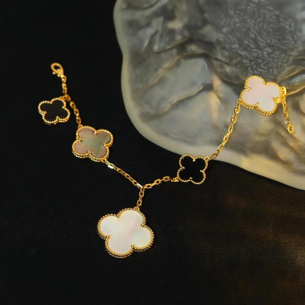 Van Cleef & Arpels Bracelet – JWWM1013