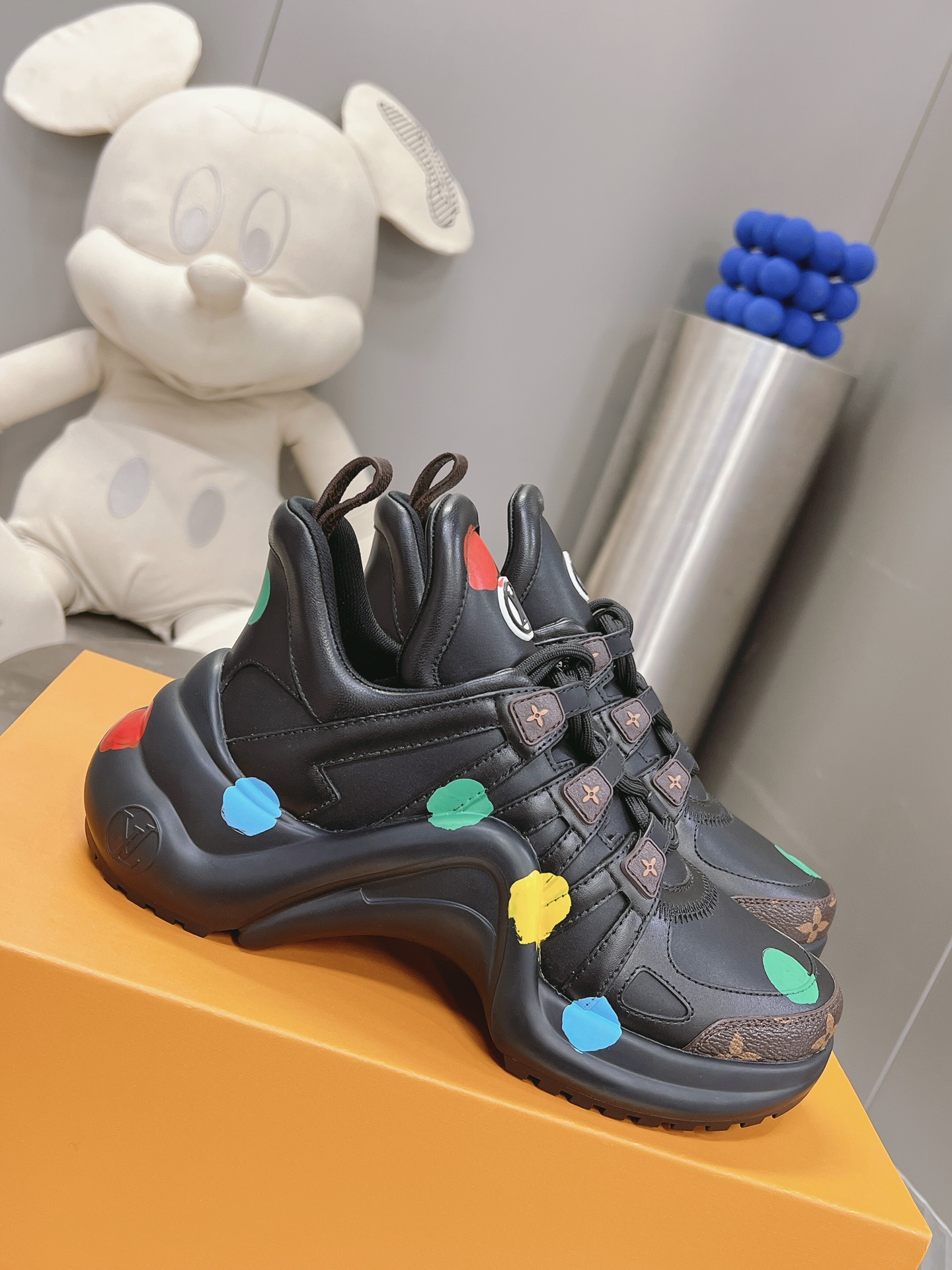 Louis Vuitton Sneaker – WOLV1043