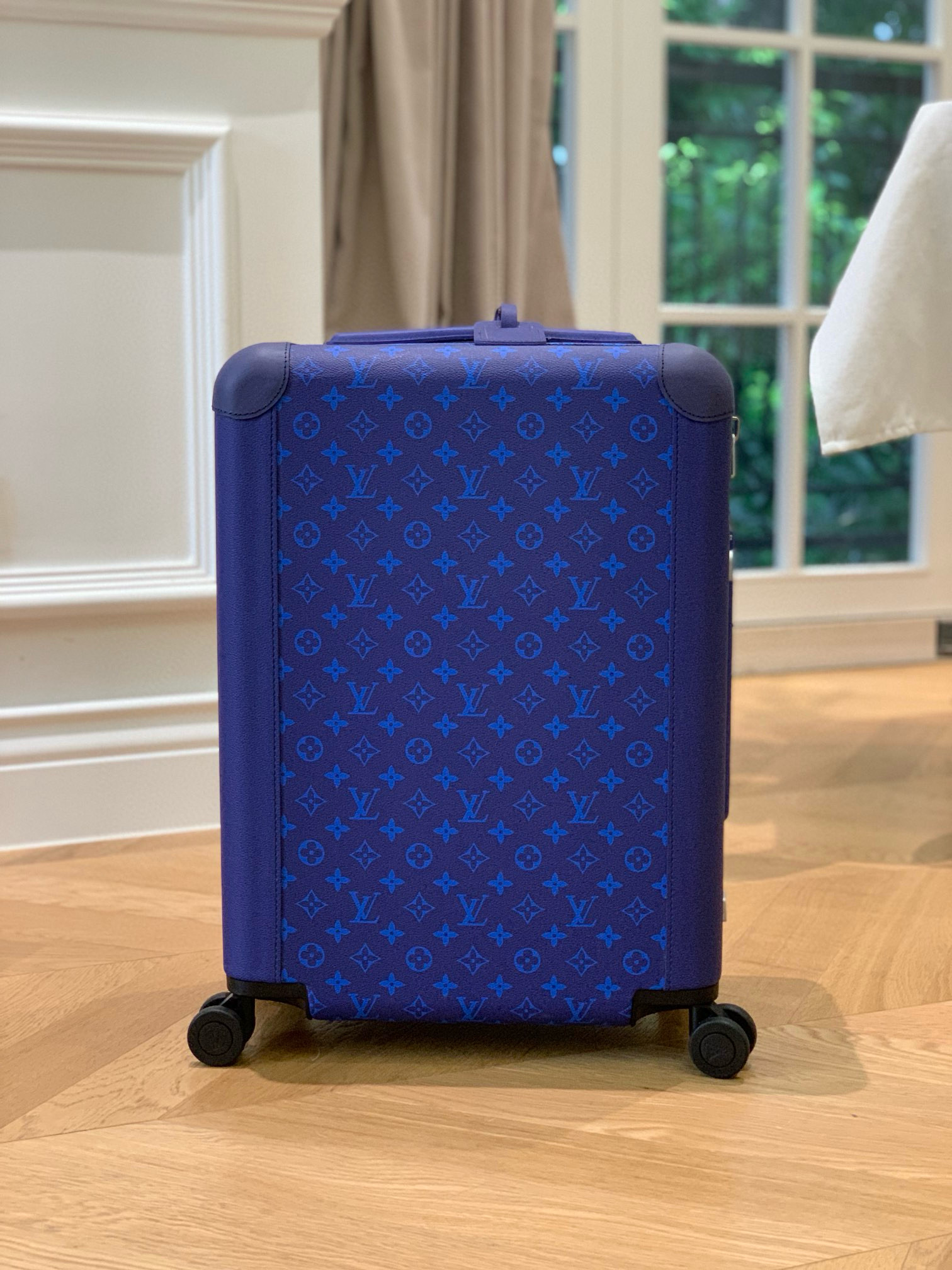 Louis Vuitton Suitcase – BGSC1012