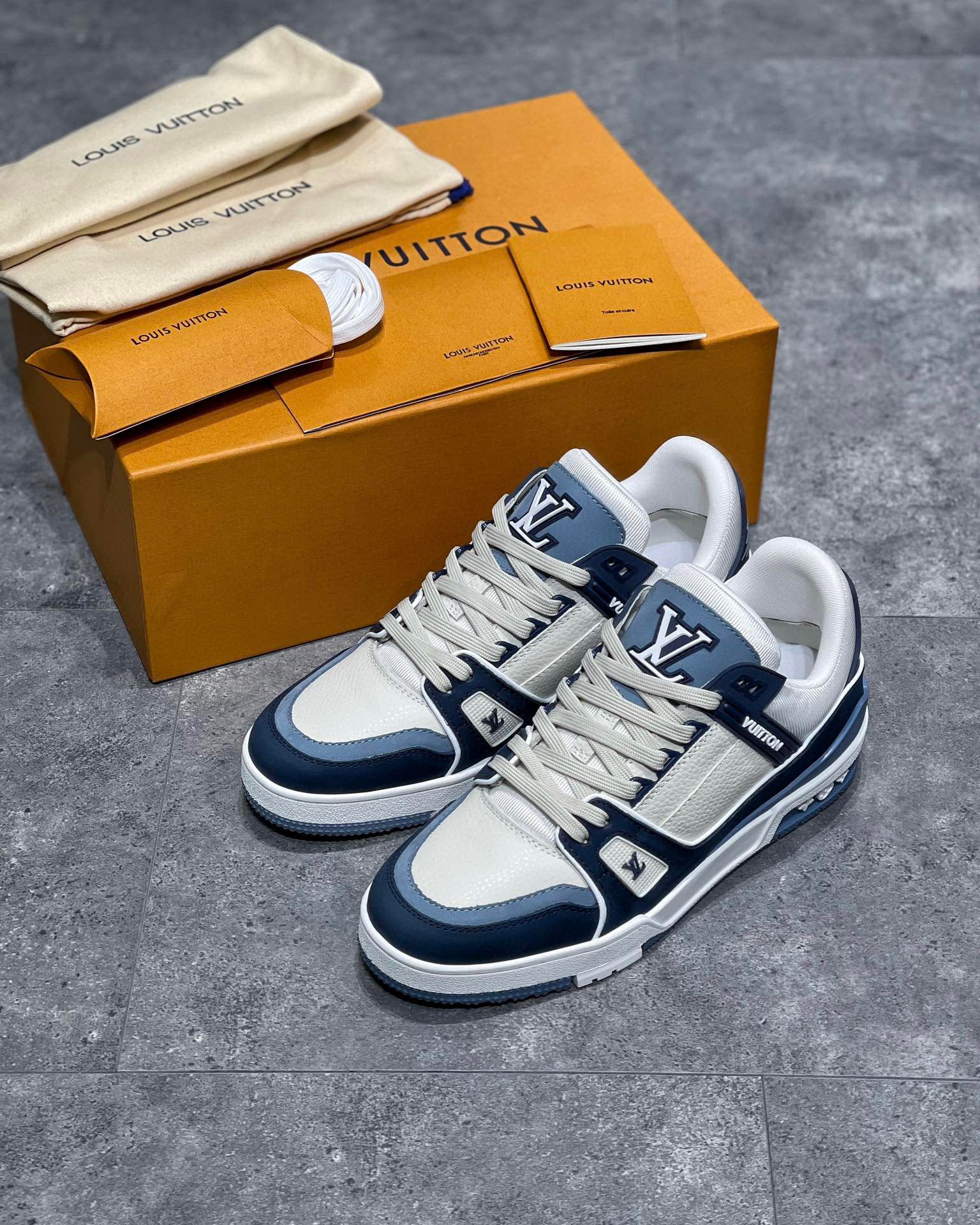 Louis Vuitton Sneaker – LSVT1284