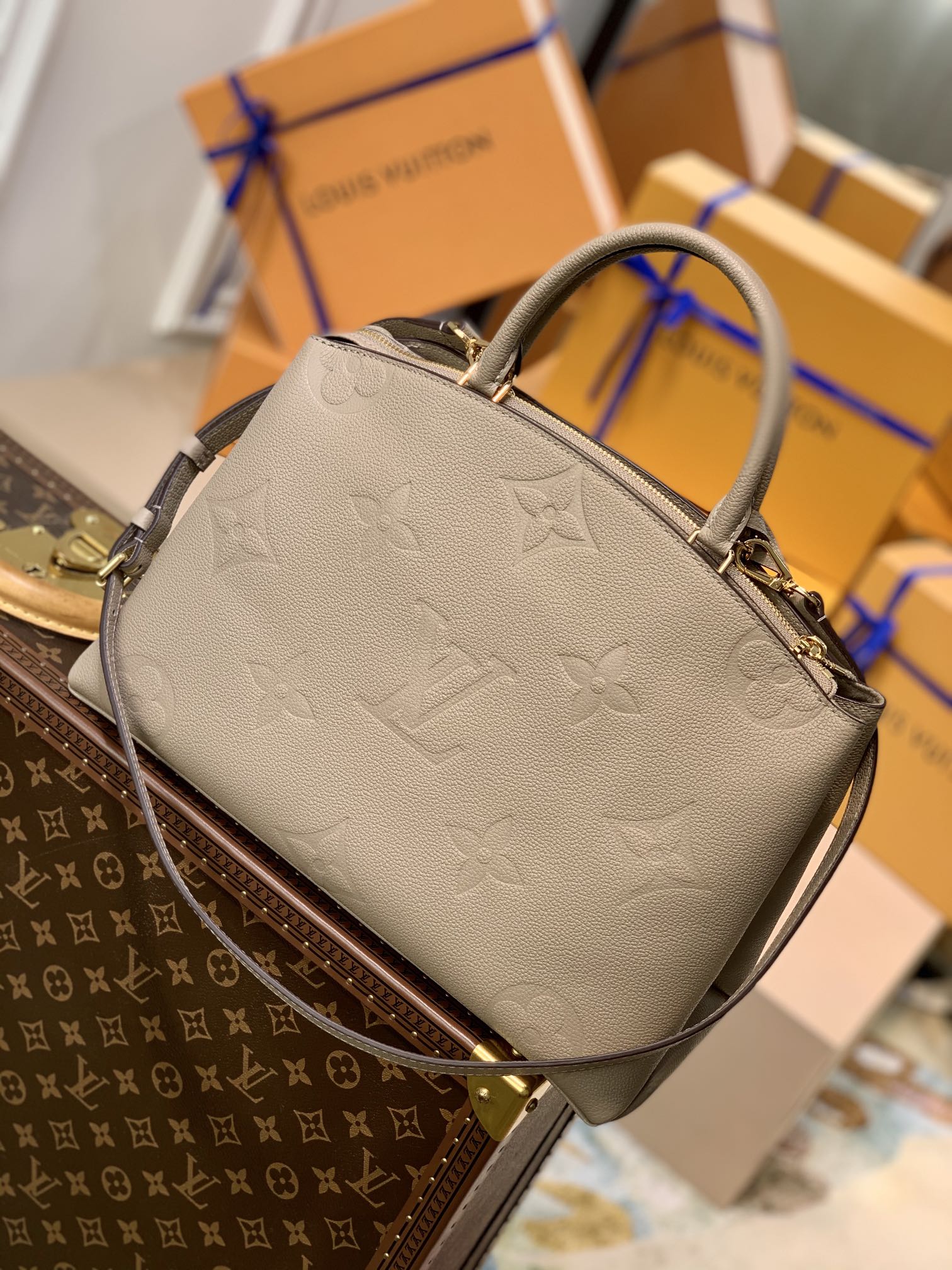 Louis Vuitton Tote Bag – LVTB1069