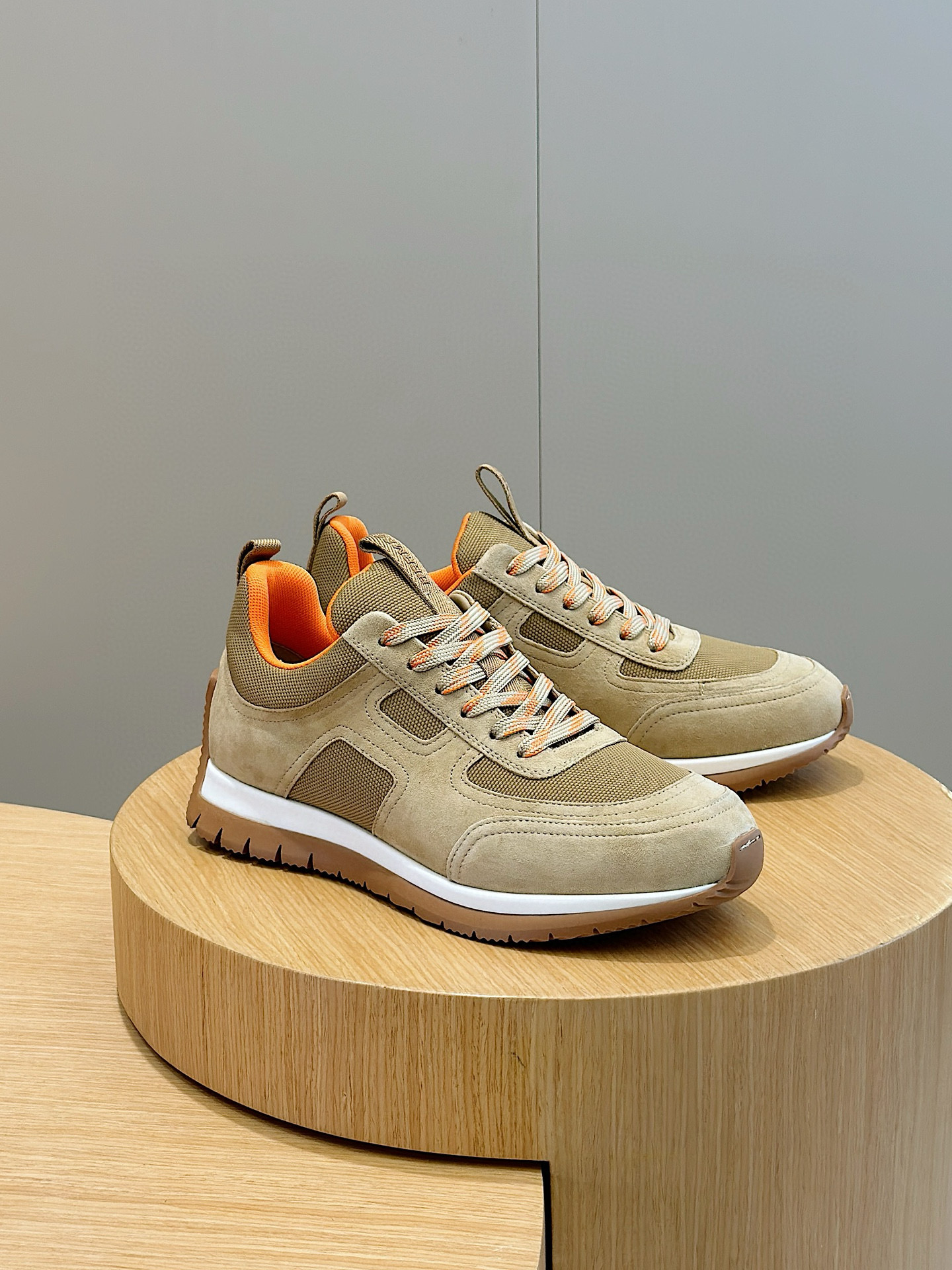 Hermes Sneaker – HRMS1051