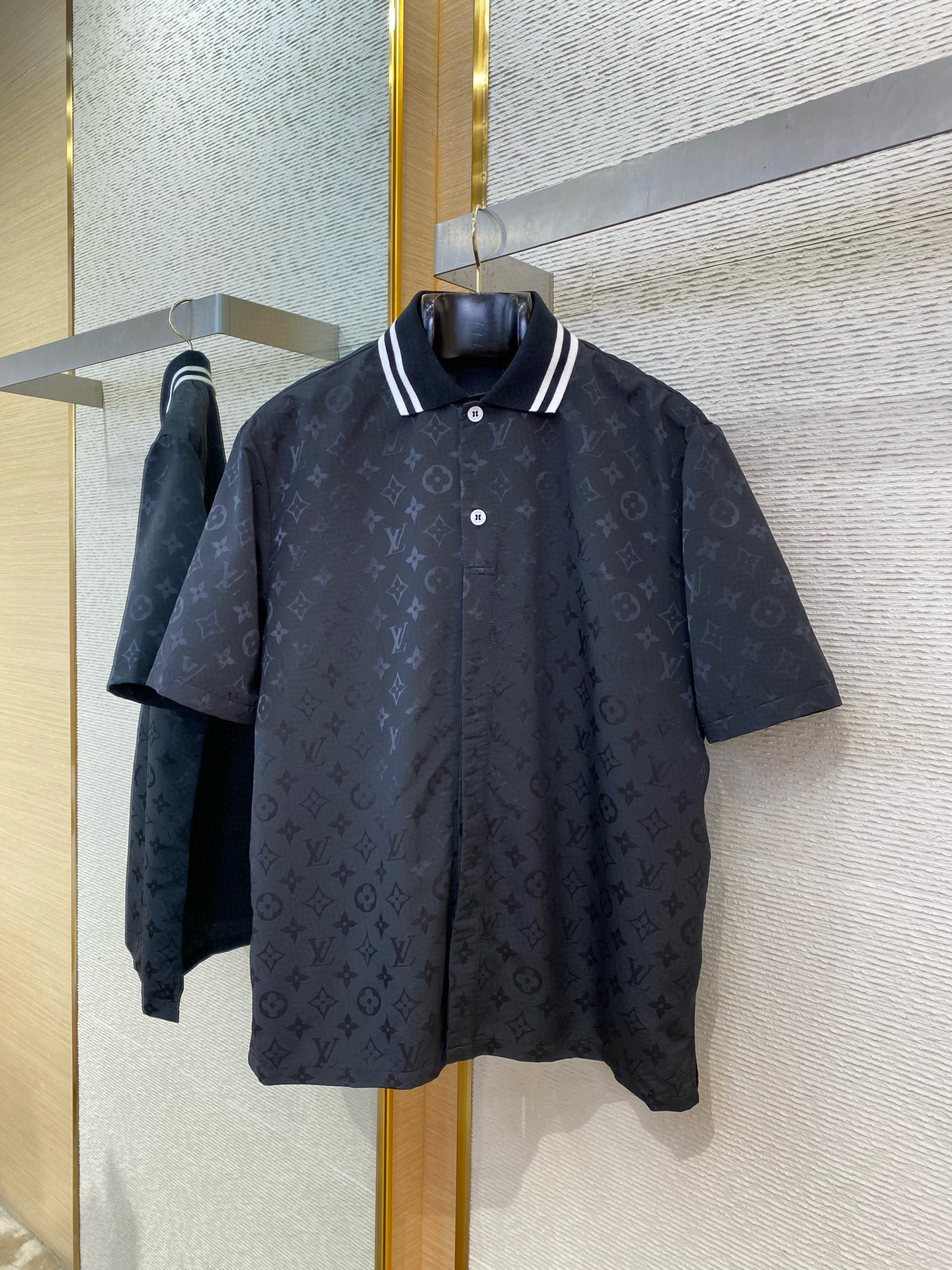 Louis Vuitton Shirt – TRJK1199