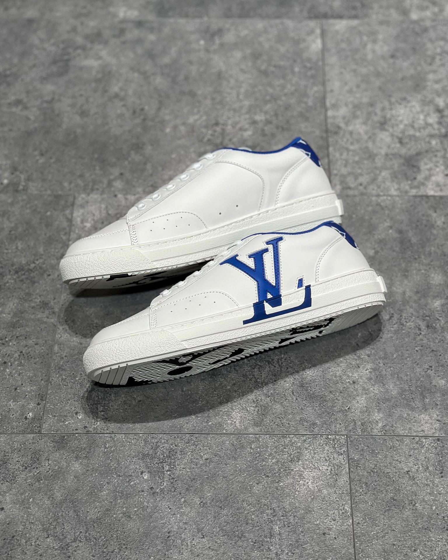 Louis Vuitton Sneaker – LSVT1305