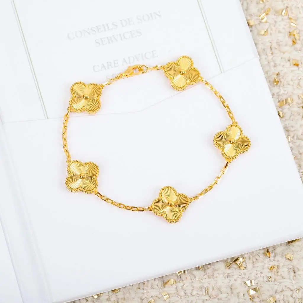 Van Cleef & Arpels Bracelet – JWWM1006