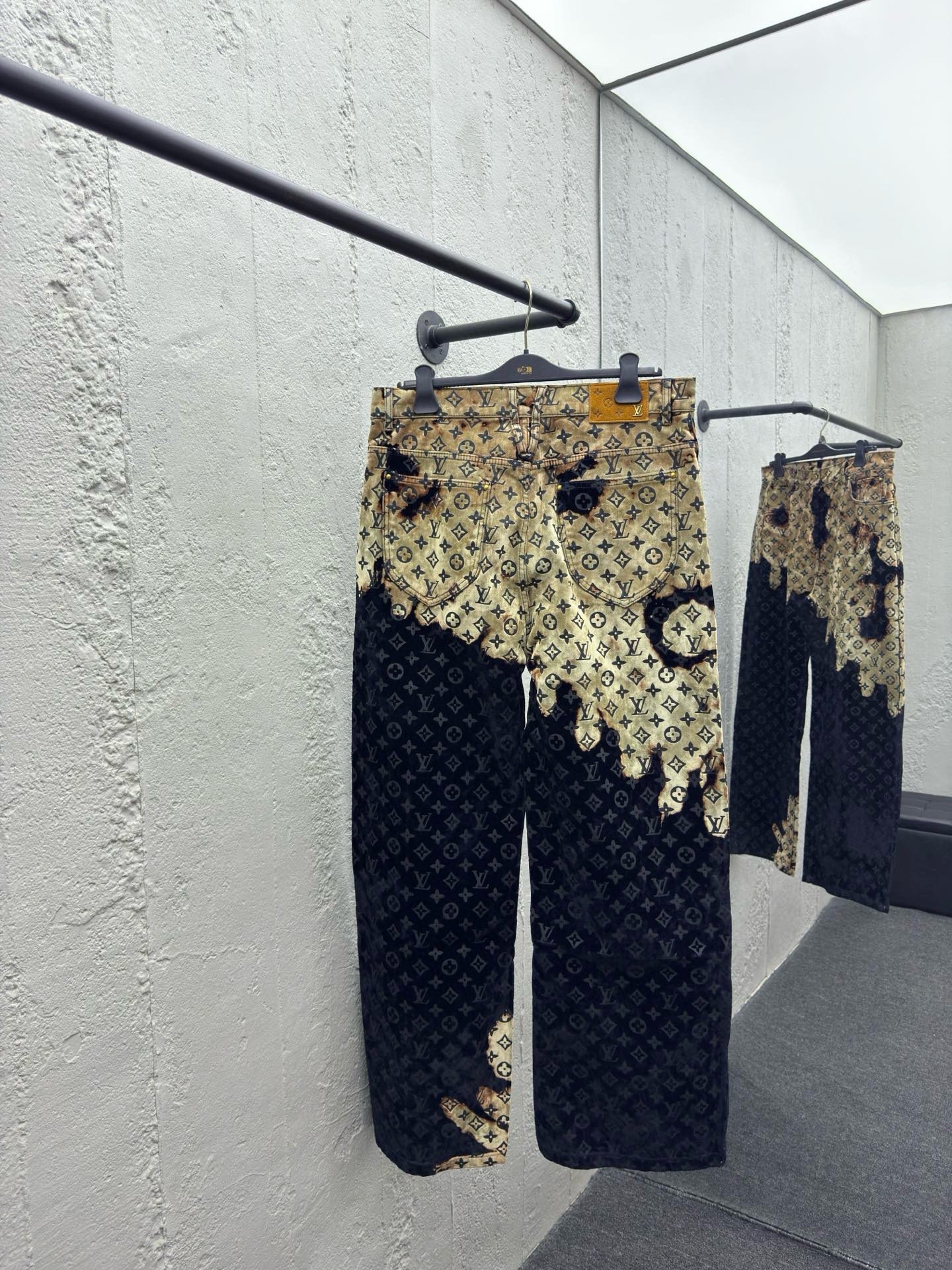 Louis Vuitton Jeans – JEPA1182