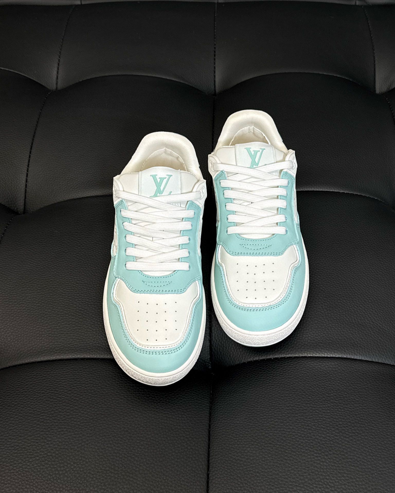 Louis Vuitton Sneaker – LSVT1377