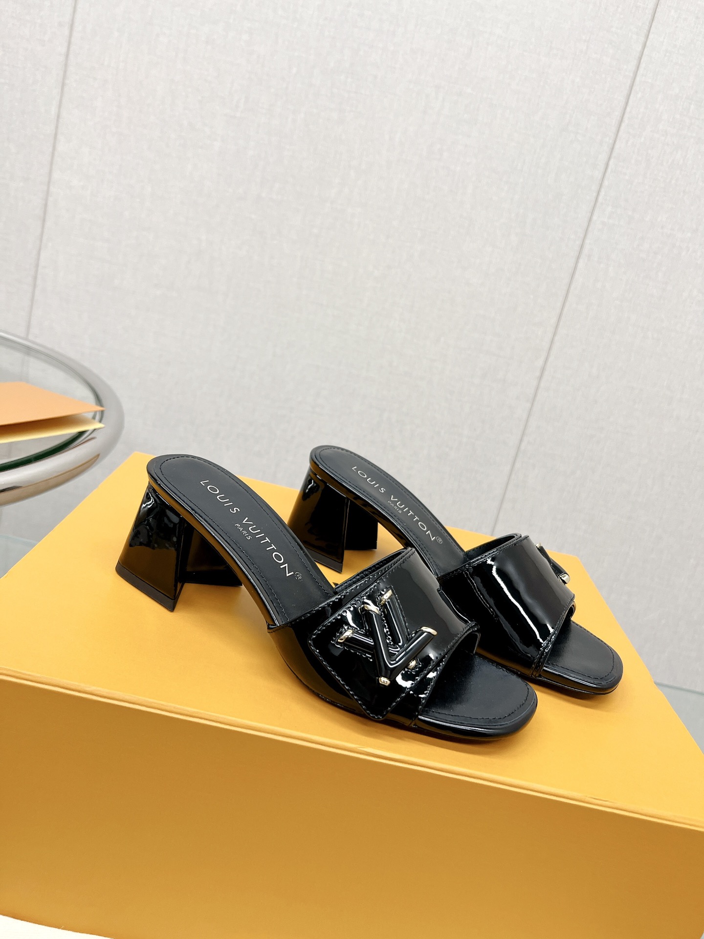 Louis Vuitton Sandal – WOLV1052