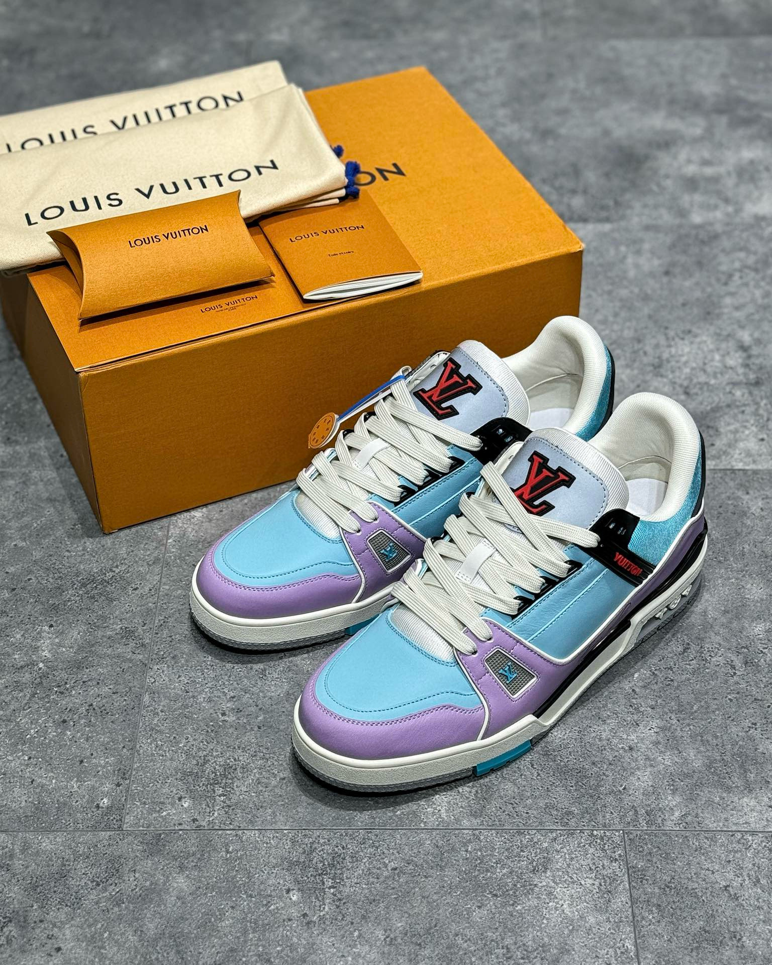 Louis Vuitton Sneaker – LSVT1326