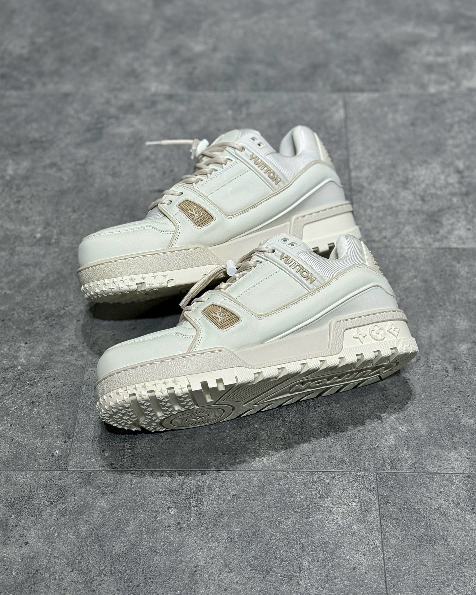 Louis Vuitton Sneaker – LSVT1329
