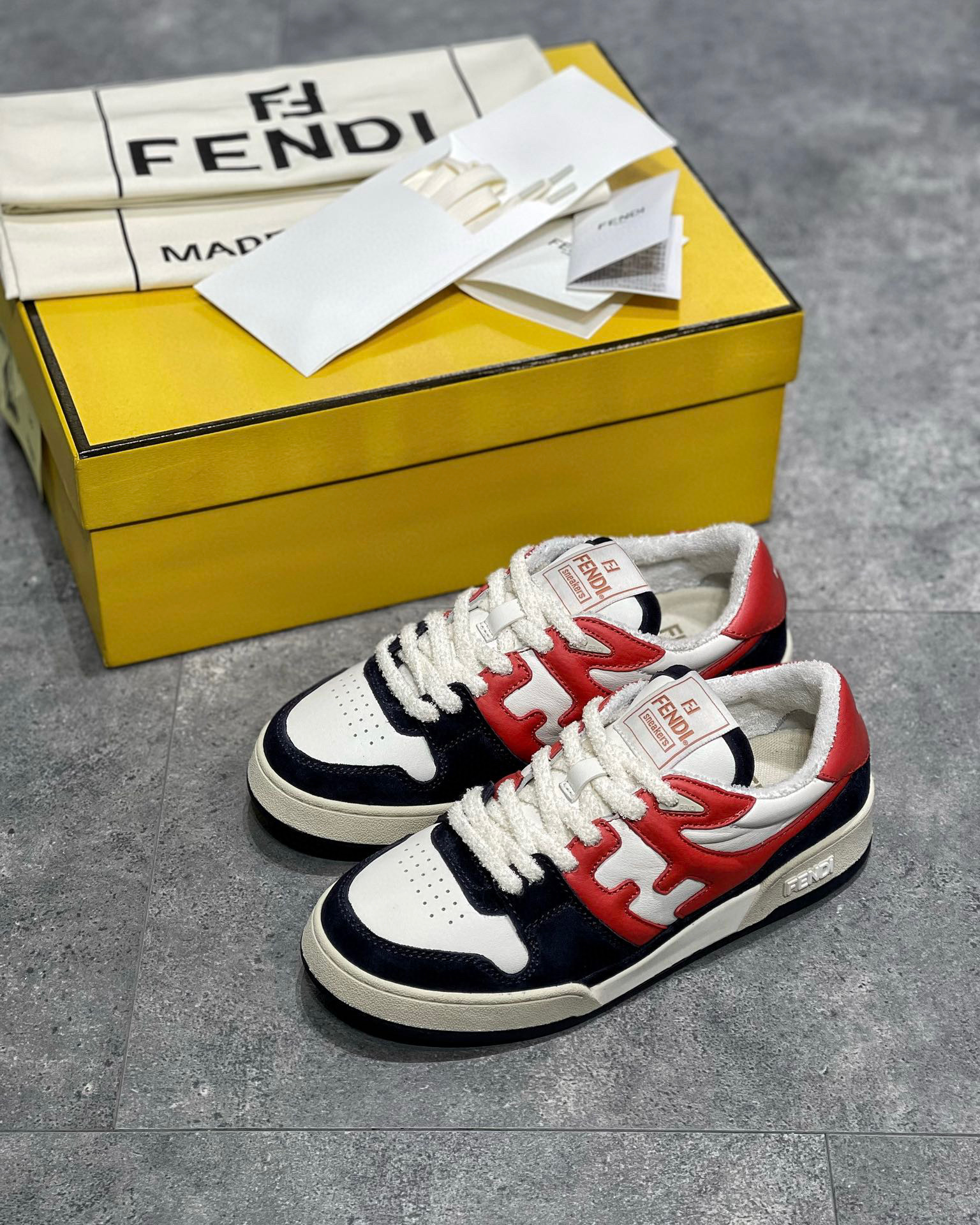 Fendi Sneaker – FEND1065