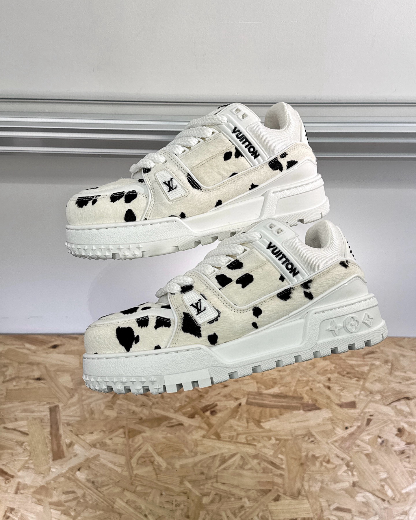 Louis Vuitton Sneaker – LSVT1442