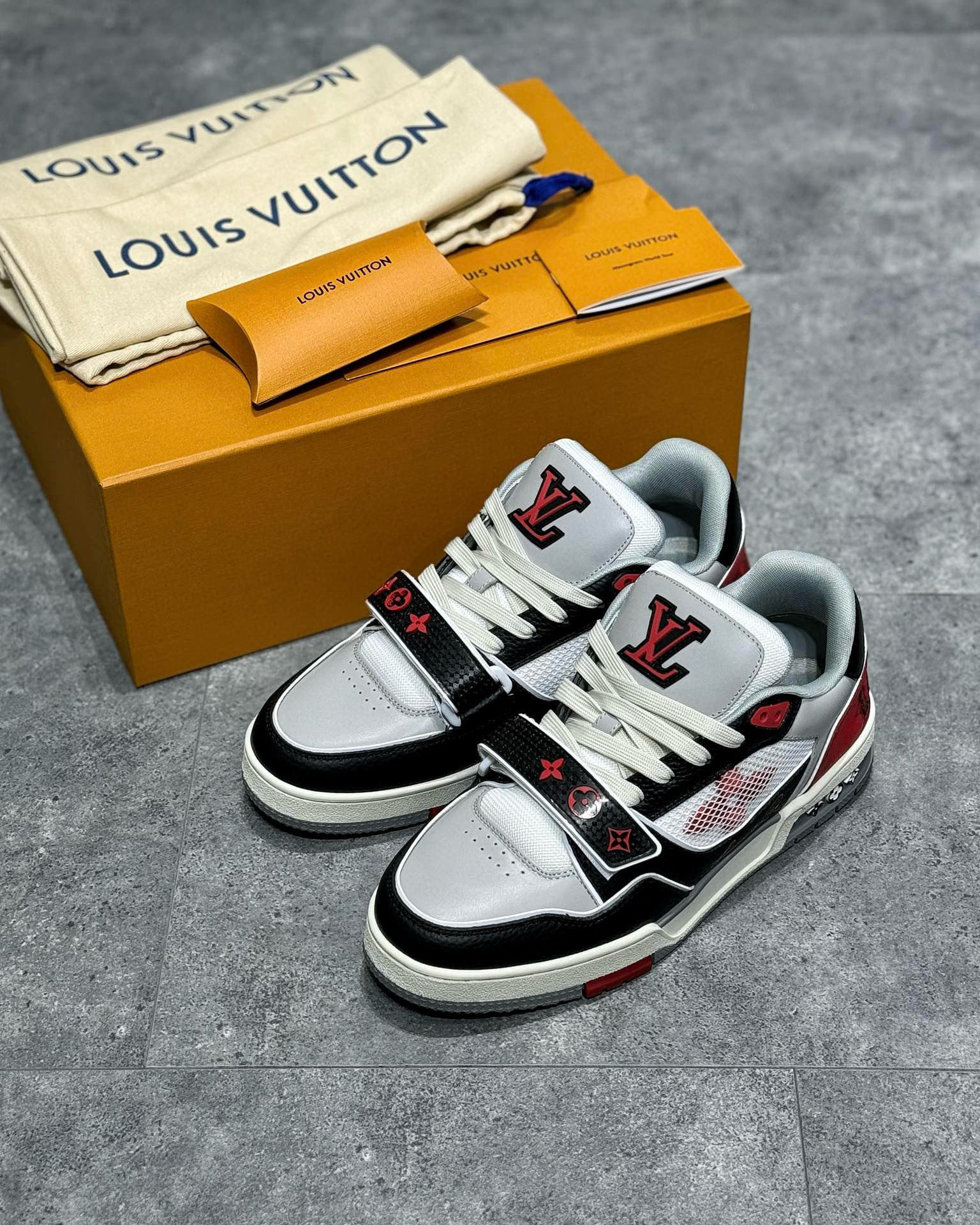 Louis Vuitton Sneaker – LSVT1324