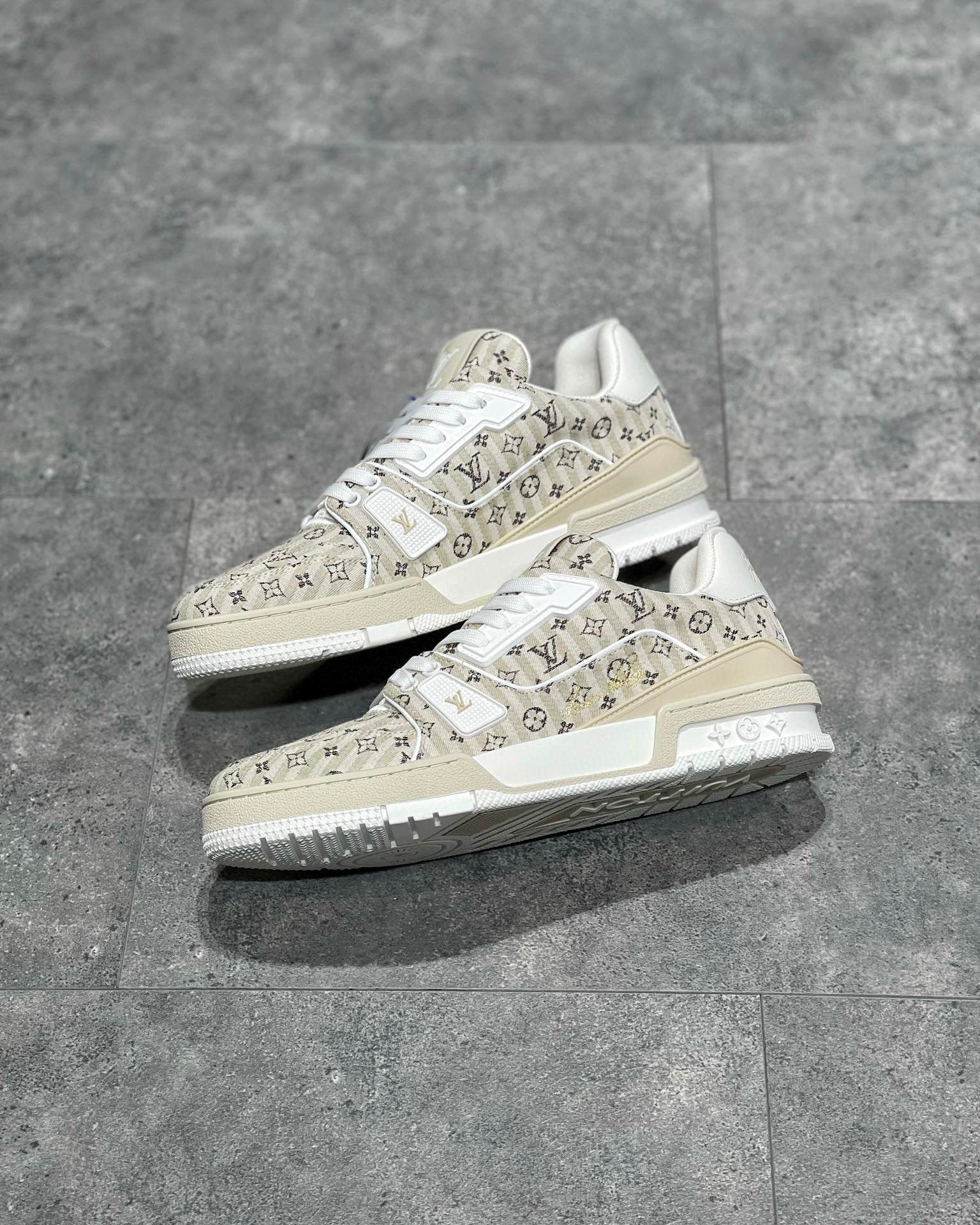 Louis Vuitton Sneaker – LSVT1279
