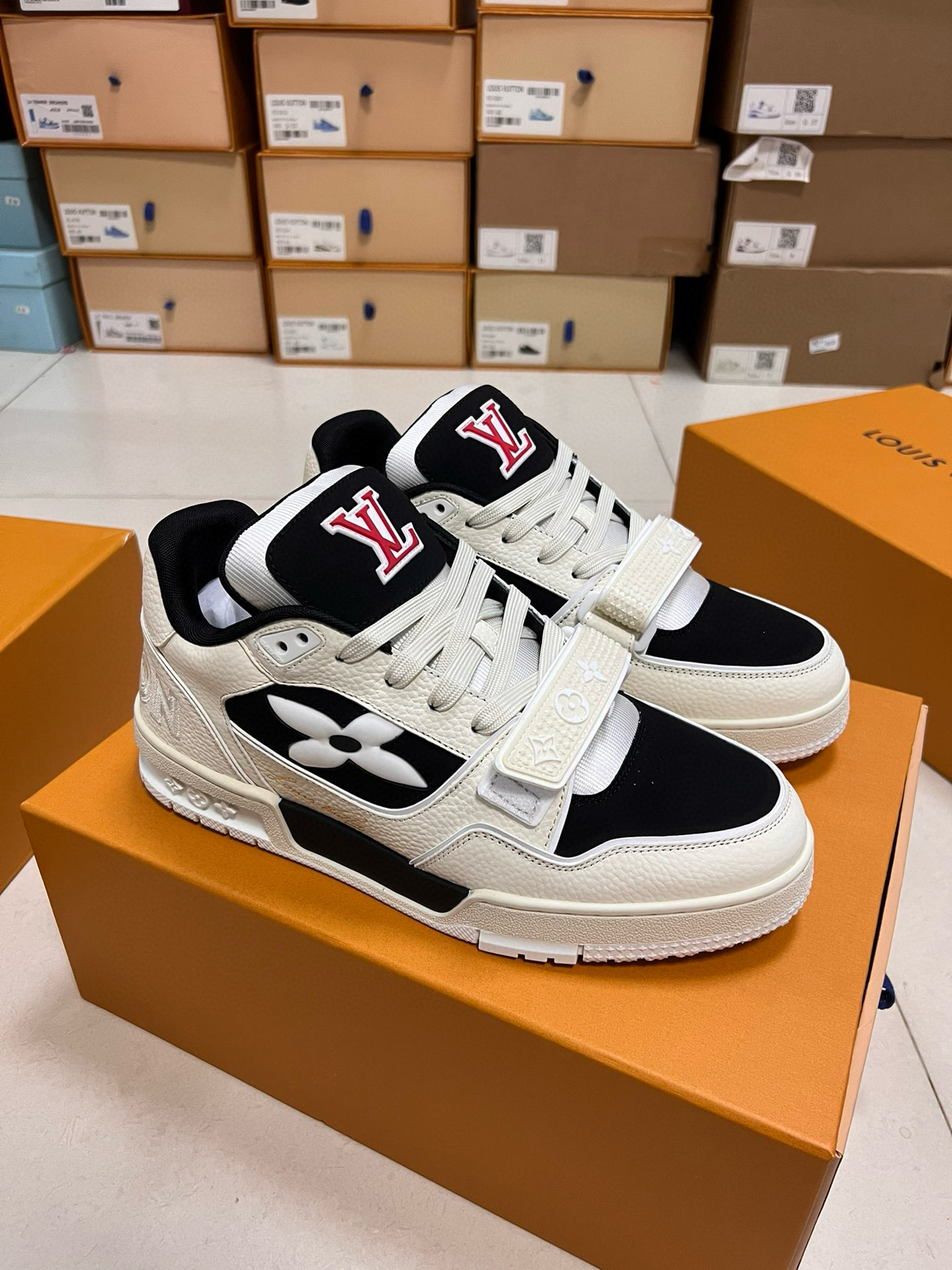 Louis Vuitton Sneaker – LSVT1365