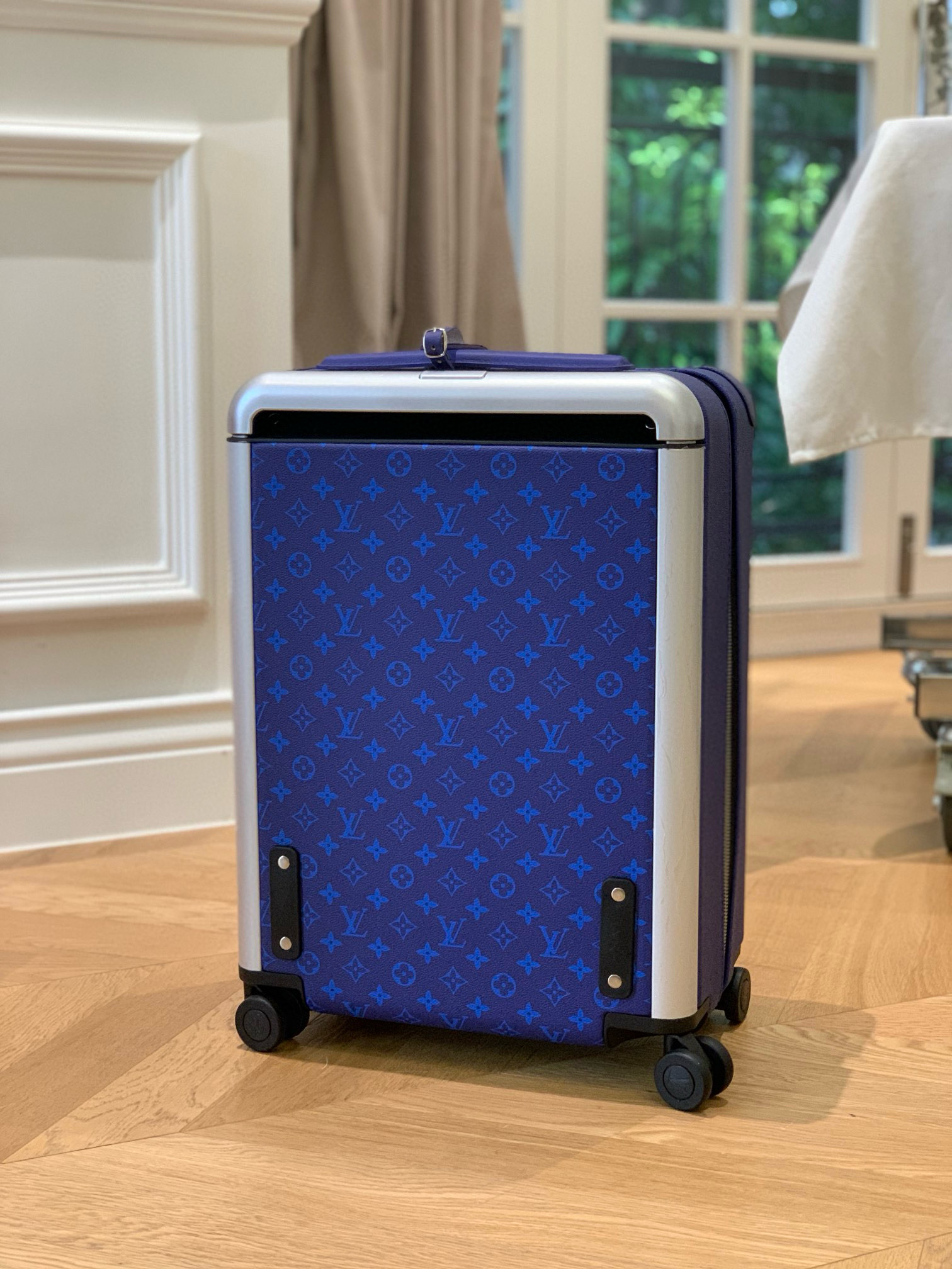 Louis Vuitton Suitcase – BGSC1012