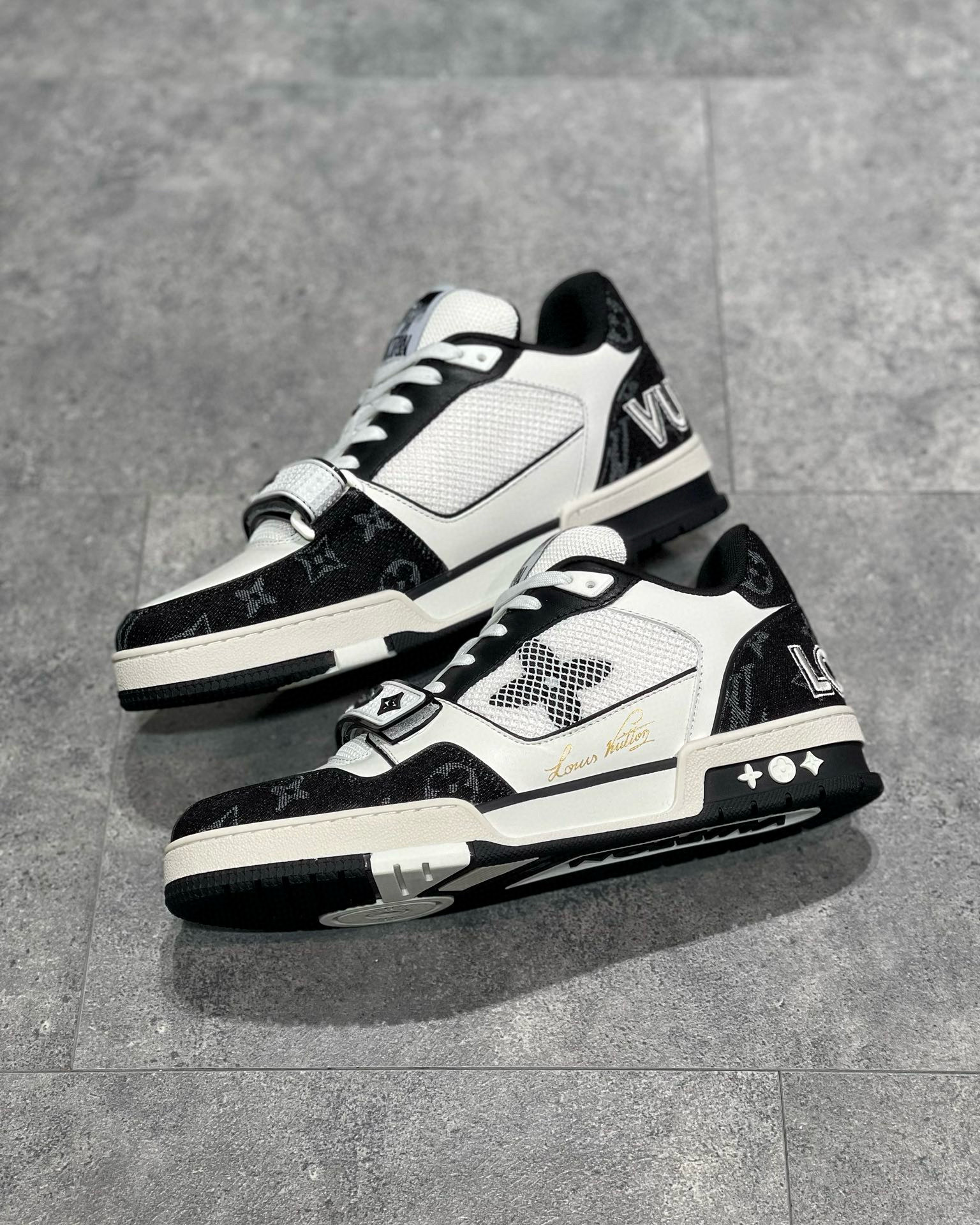 Louis Vuitton Sneaker – LSVT1331