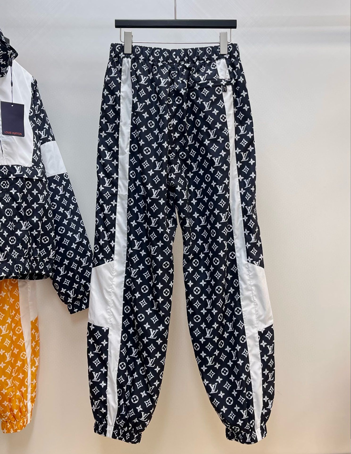 Louis Vuitton Track Pants – TRJT1160