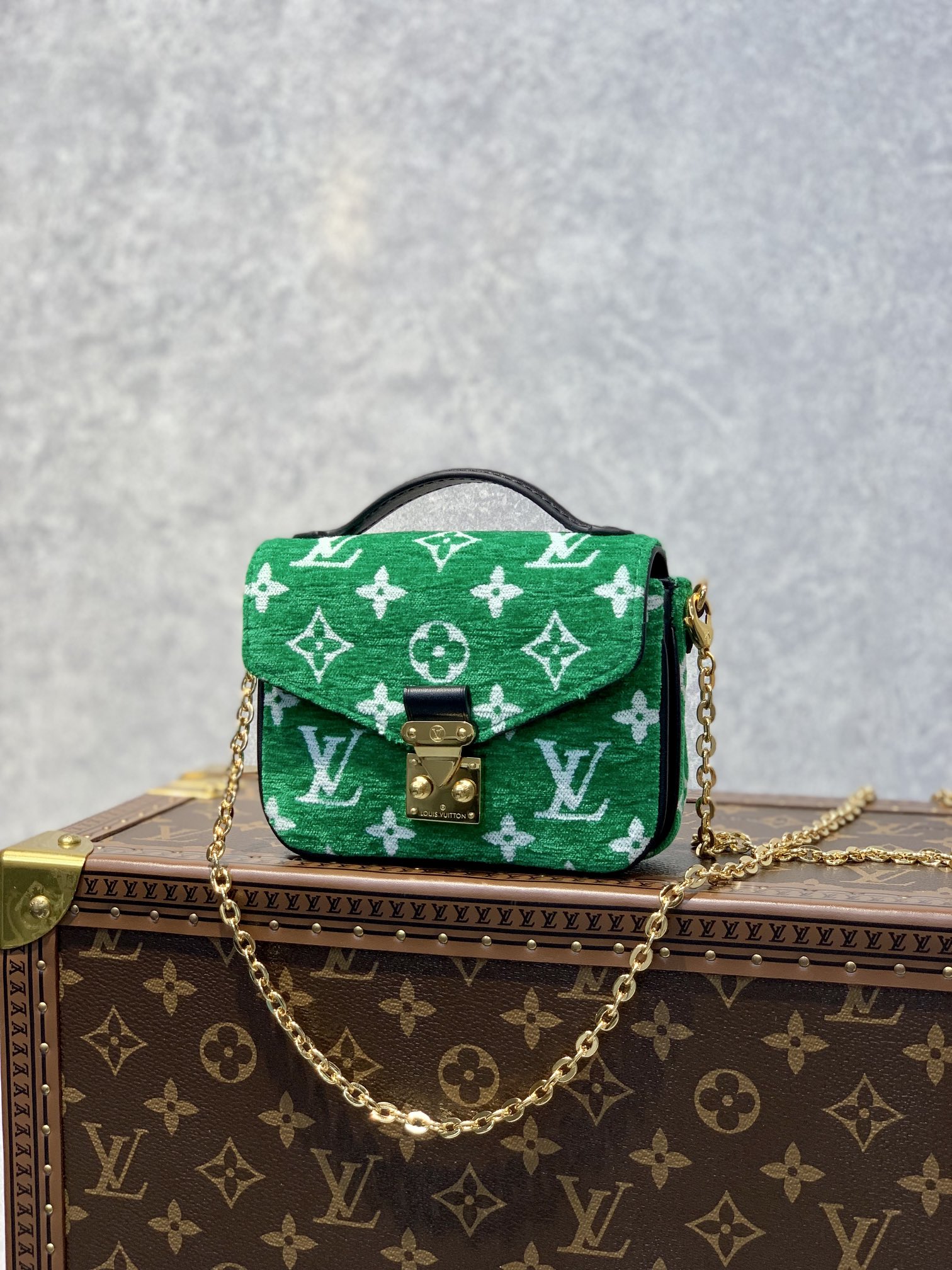 Louis Vuitton Shoulder Bag – LVSH1209
