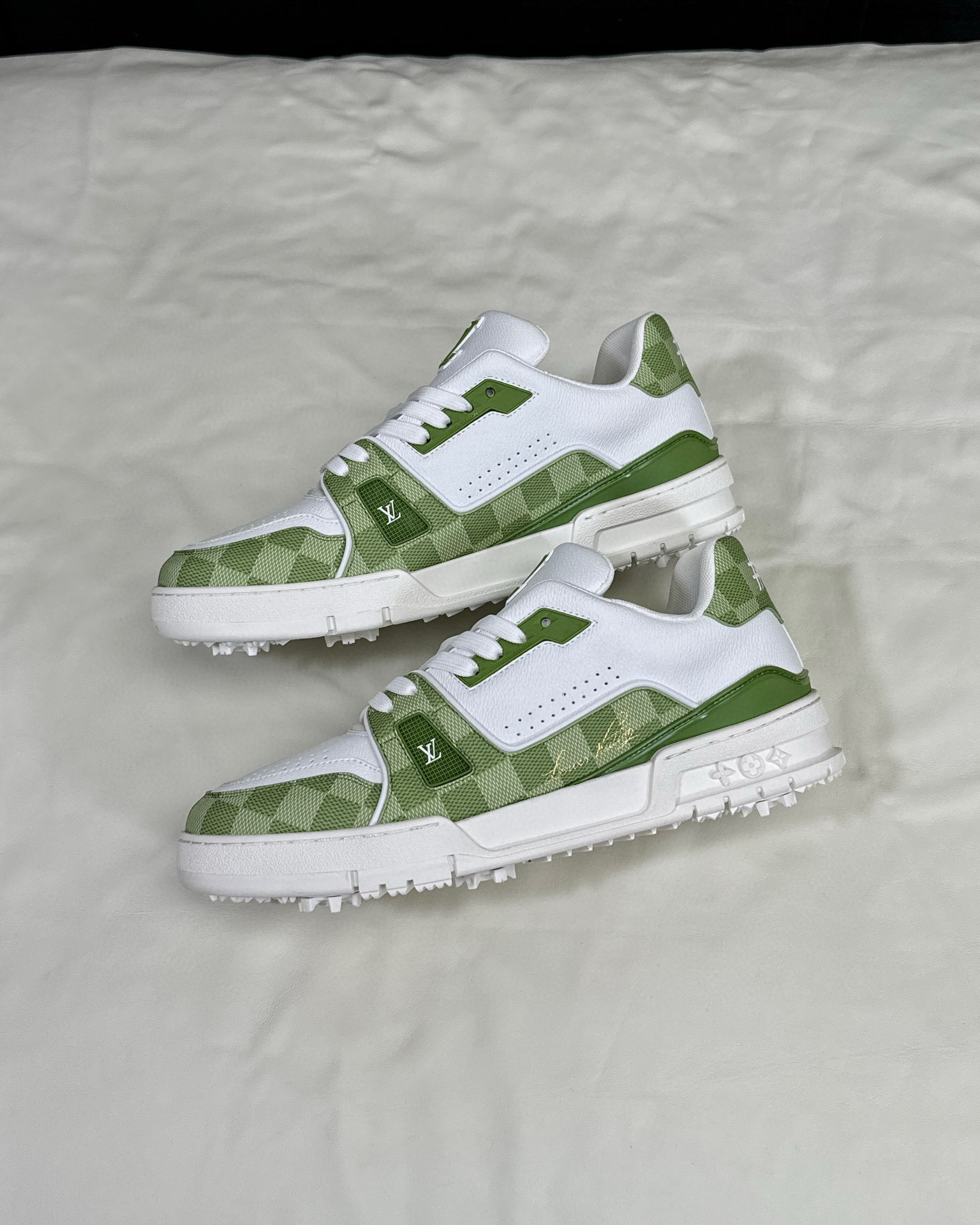 Louis Vuitton Sneaker – LSVT1405