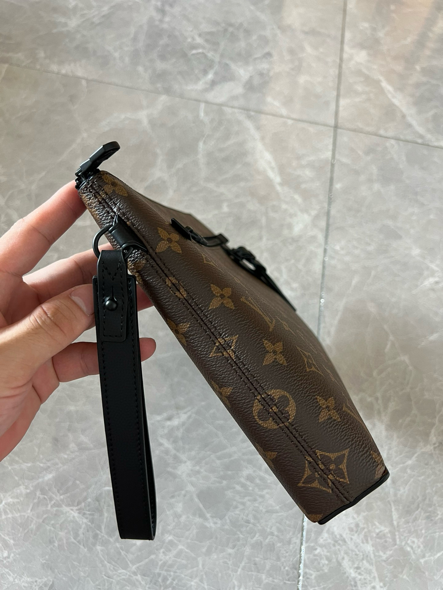Louis Vuitton Pouch – BHPH1046