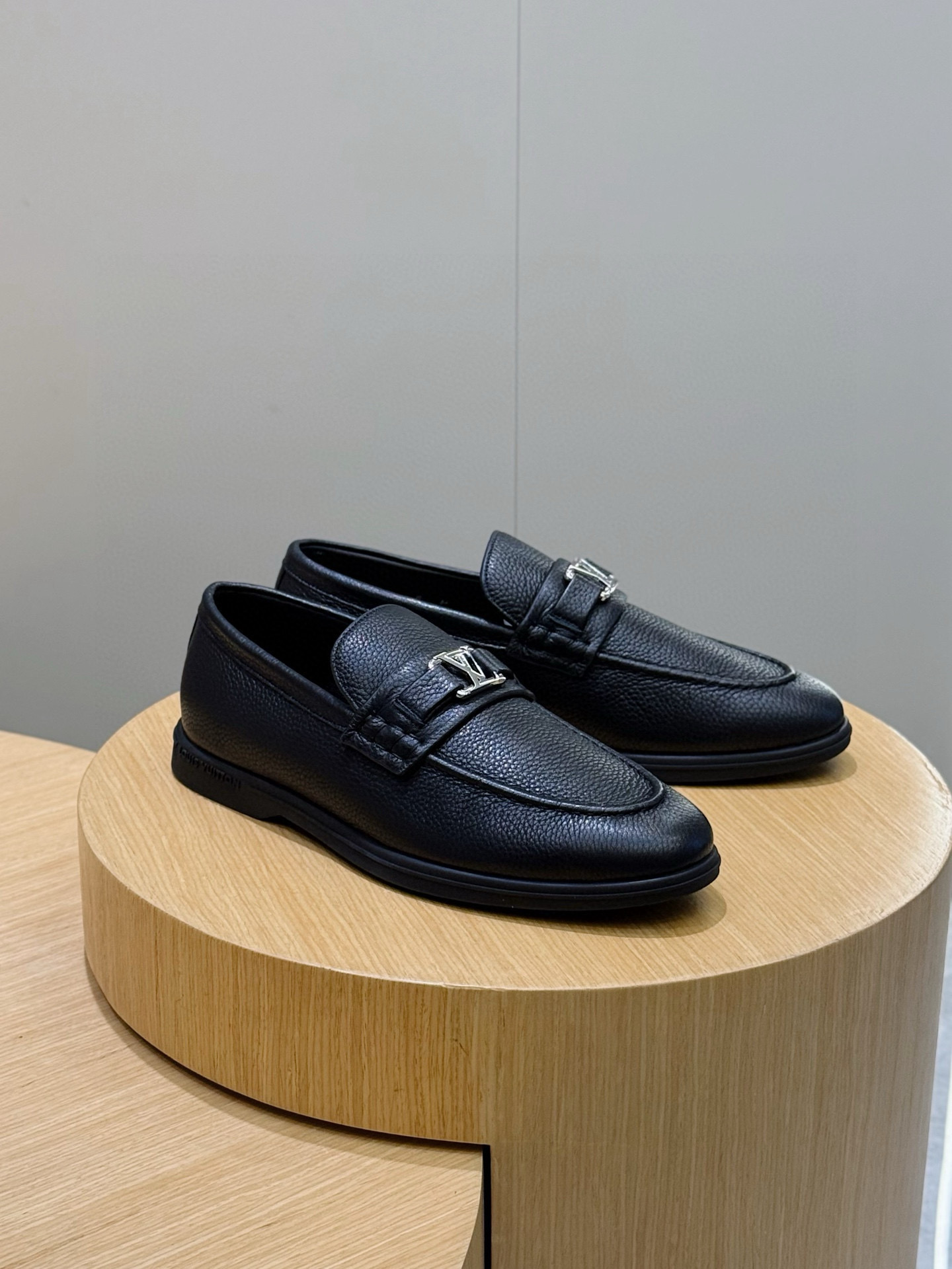 Louis Vuitton Loafer – LSVT1474