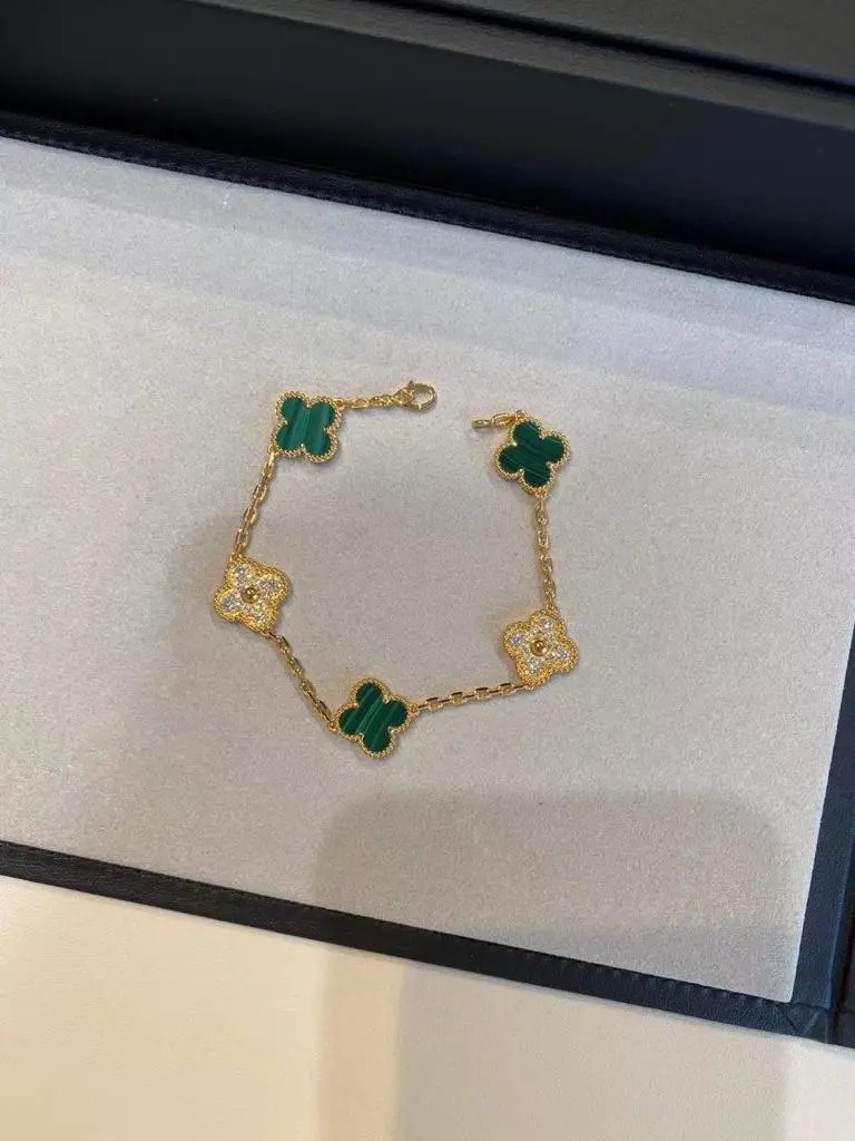 Van Cleef & Arpels Bracelet – JWWM1022
