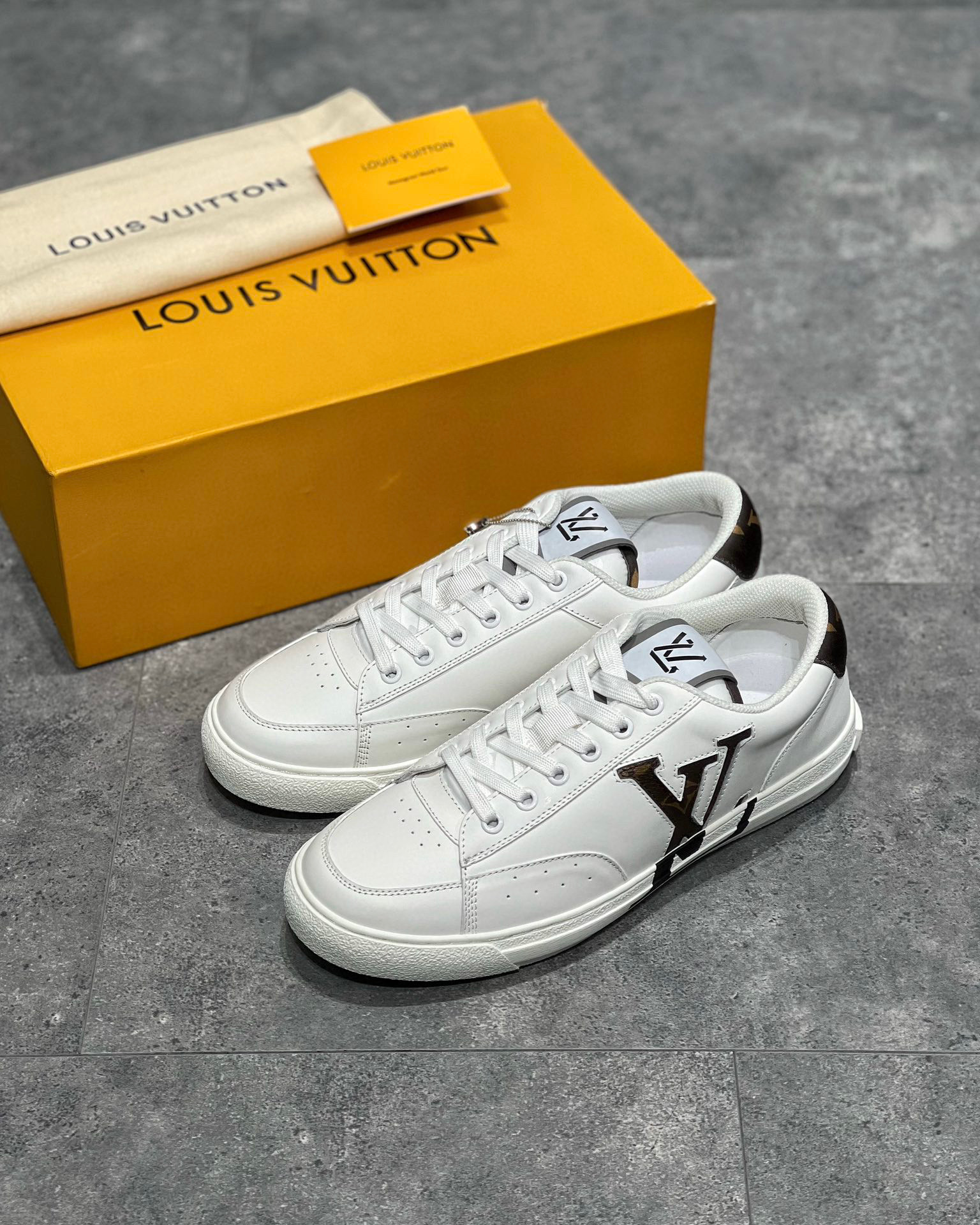 Louis Vuitton Sneaker – LSVT1304