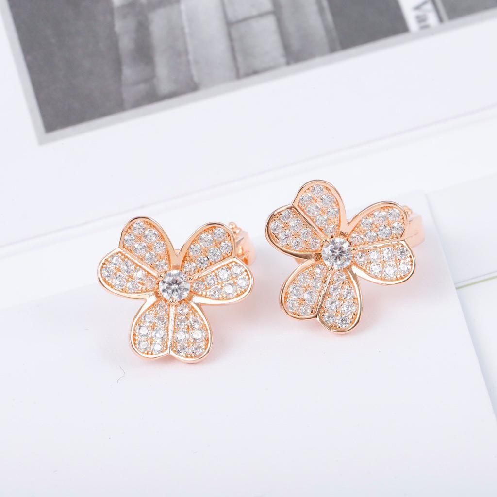 Van Cleef & Arpels Earrings – JWWM1038