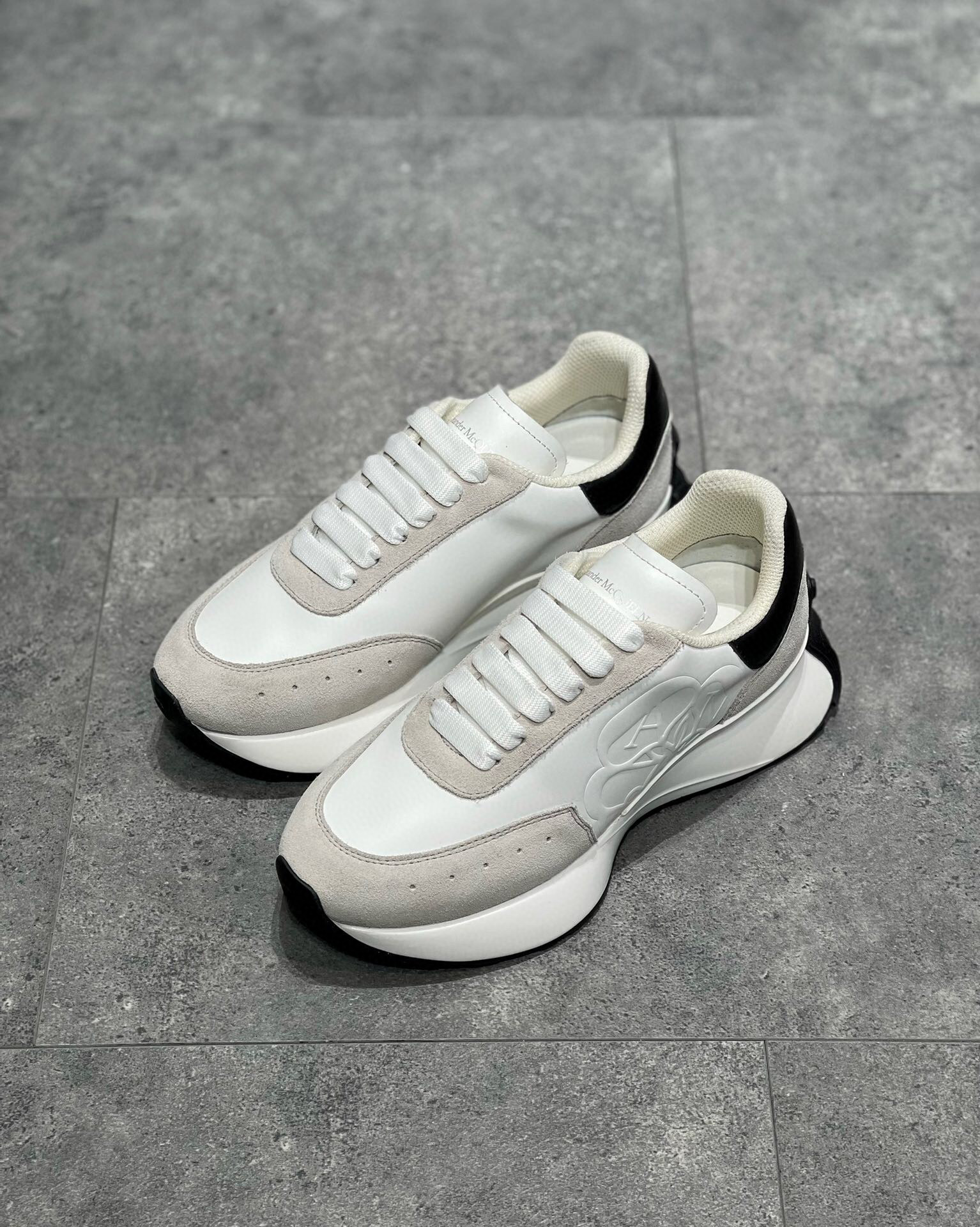 Alexander McQueen Sneaker – AMCQ1043