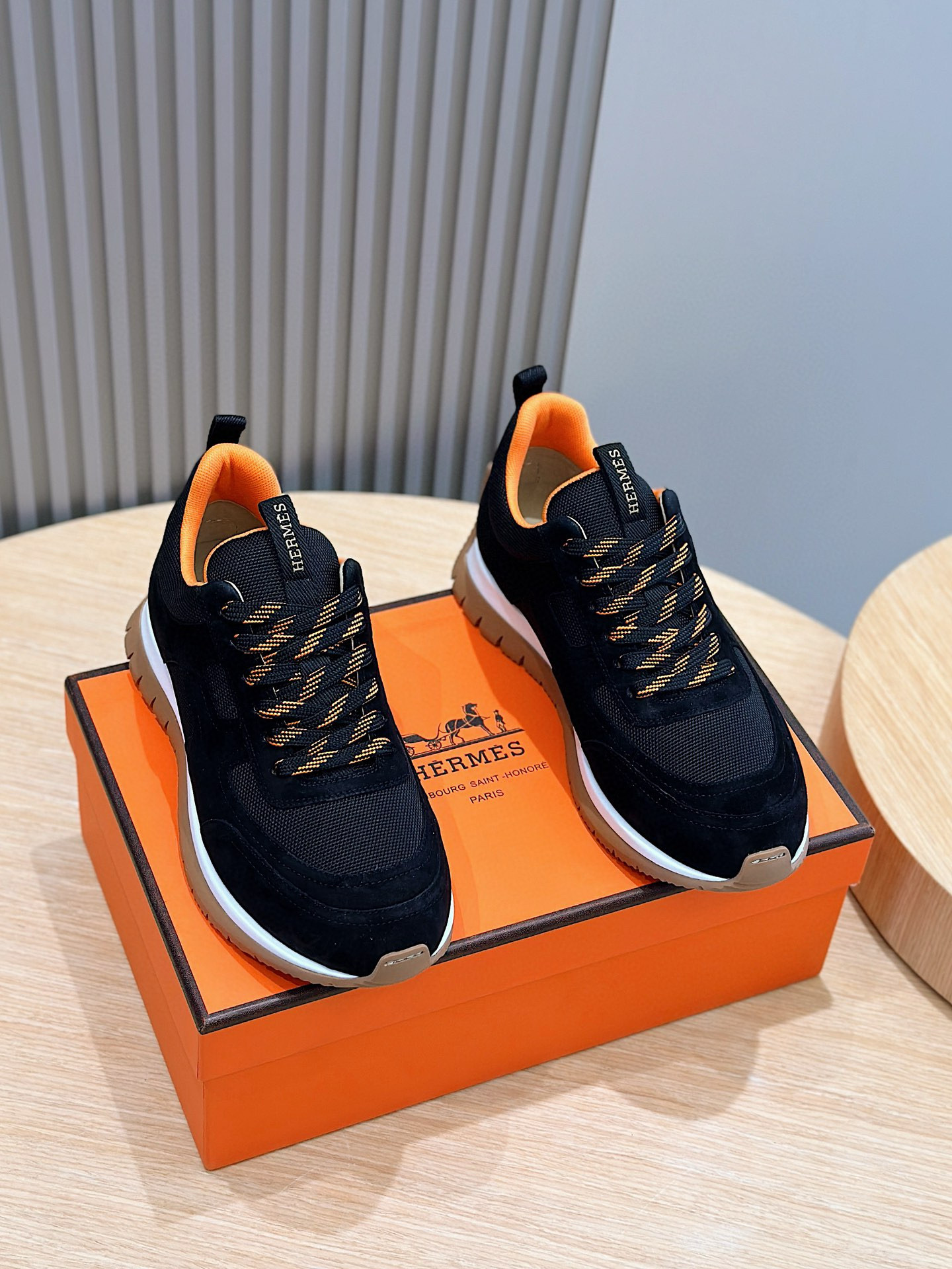 Hermes Sneaker – HRMS1053