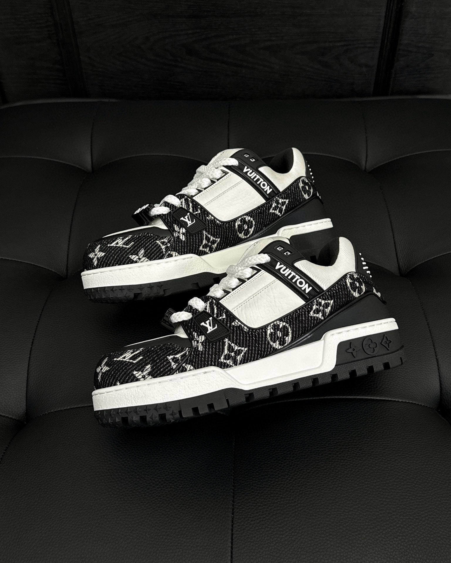 Louis Vuitton Sneaker – LSVT1411
