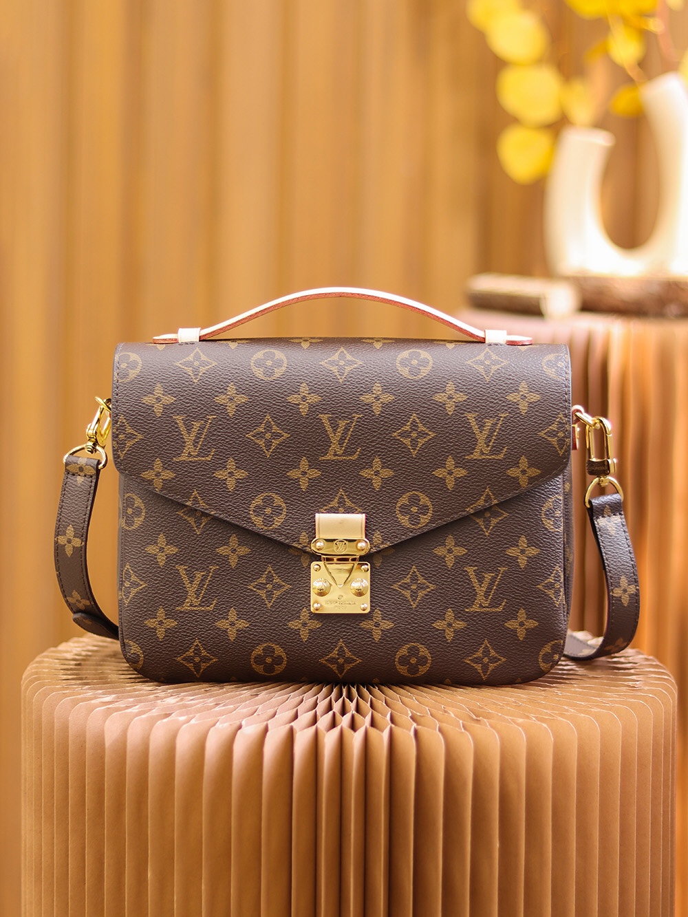 Louis Vuitton Shoulder Bag – LVSH1206