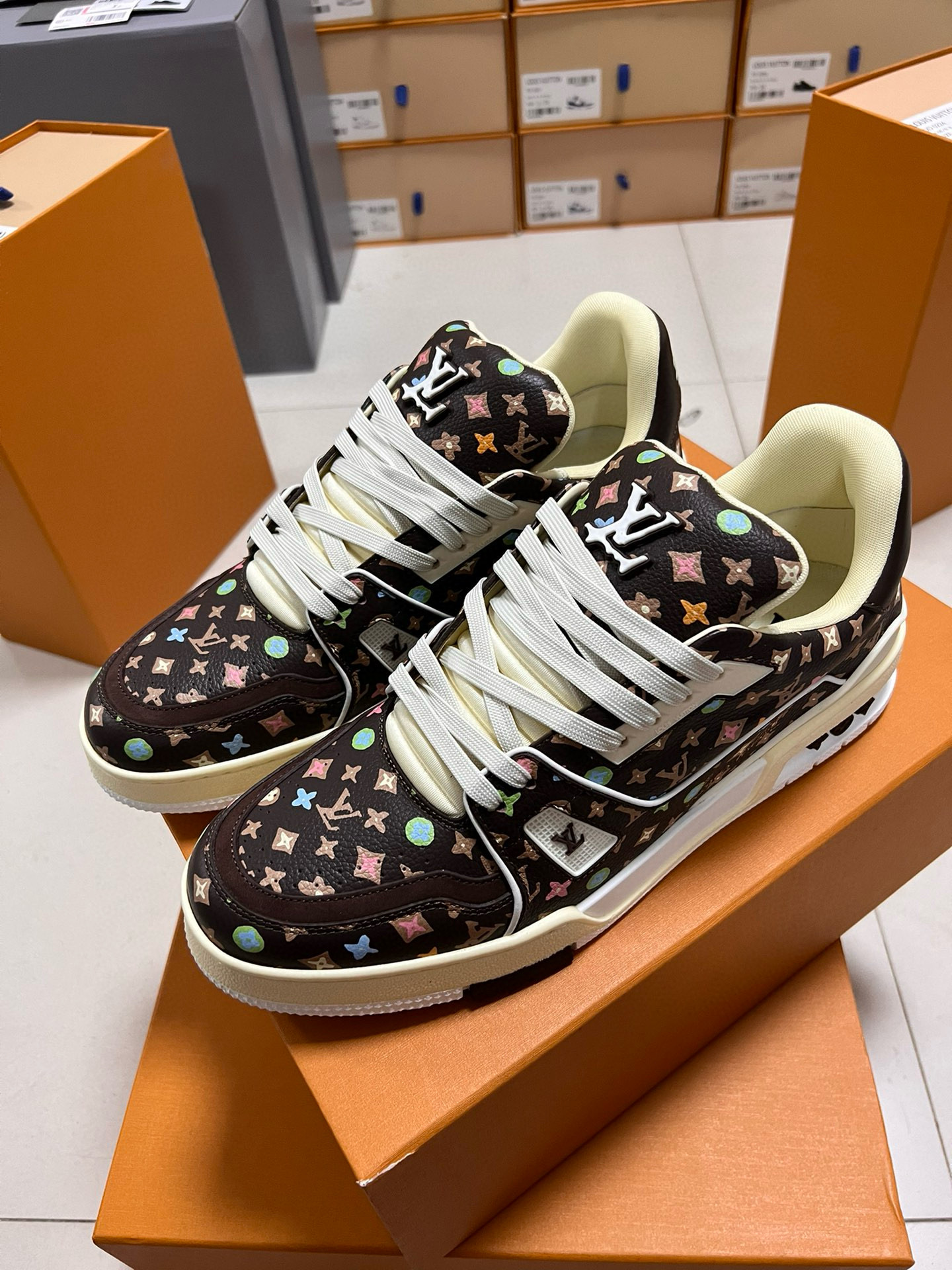 Louis Vuitton Sneaker – LSVT1355