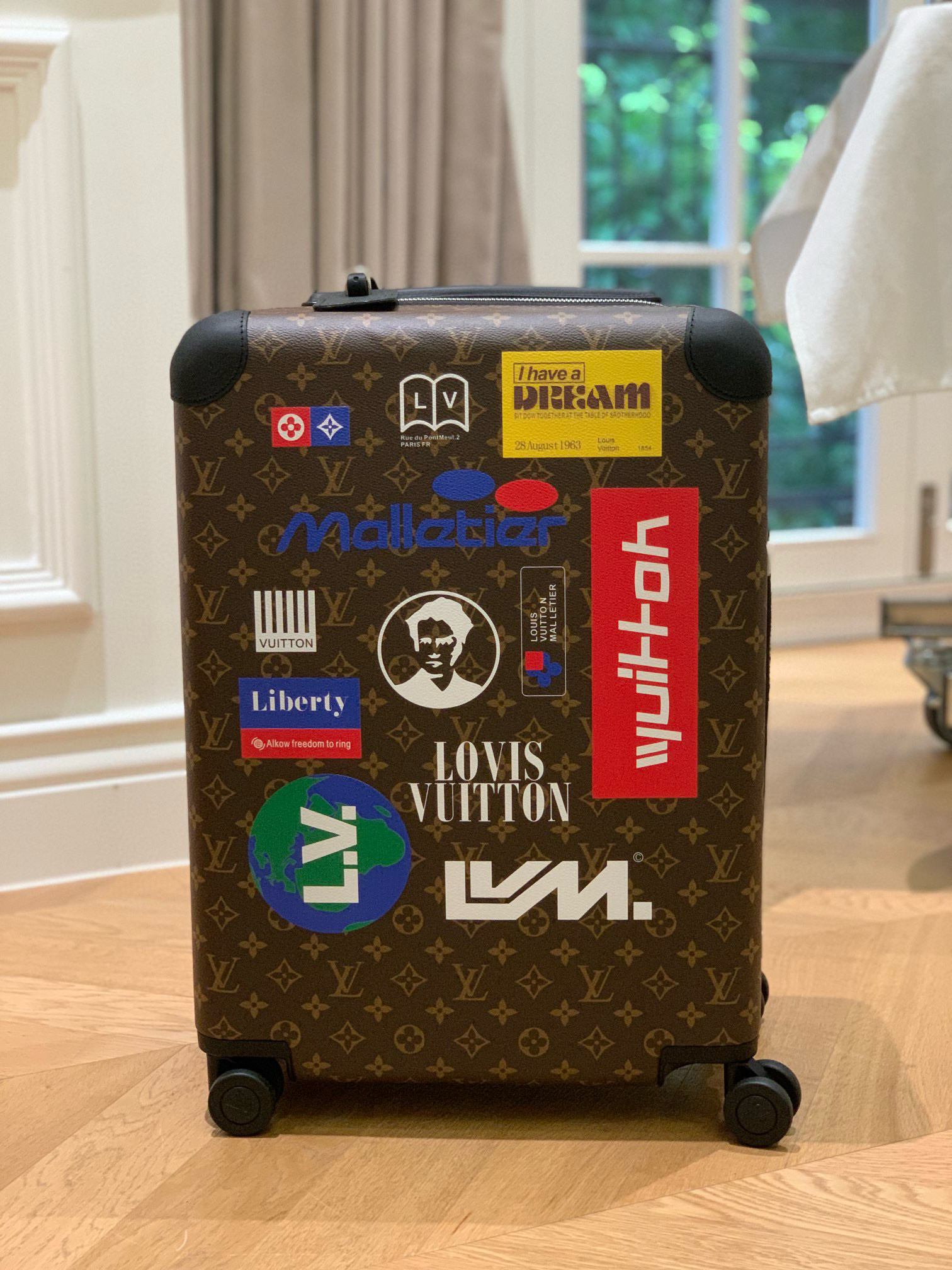 Louis Vuitton Suitcase – BGSC1015