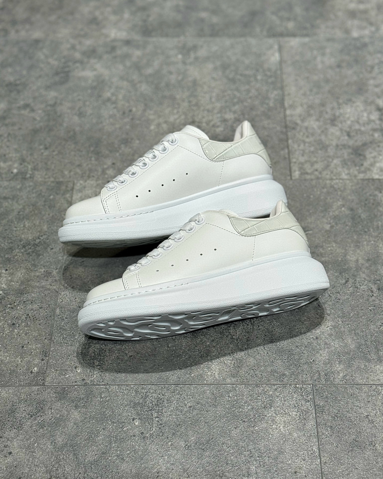 Alexander McQueen Sneaker – AMCQ1046