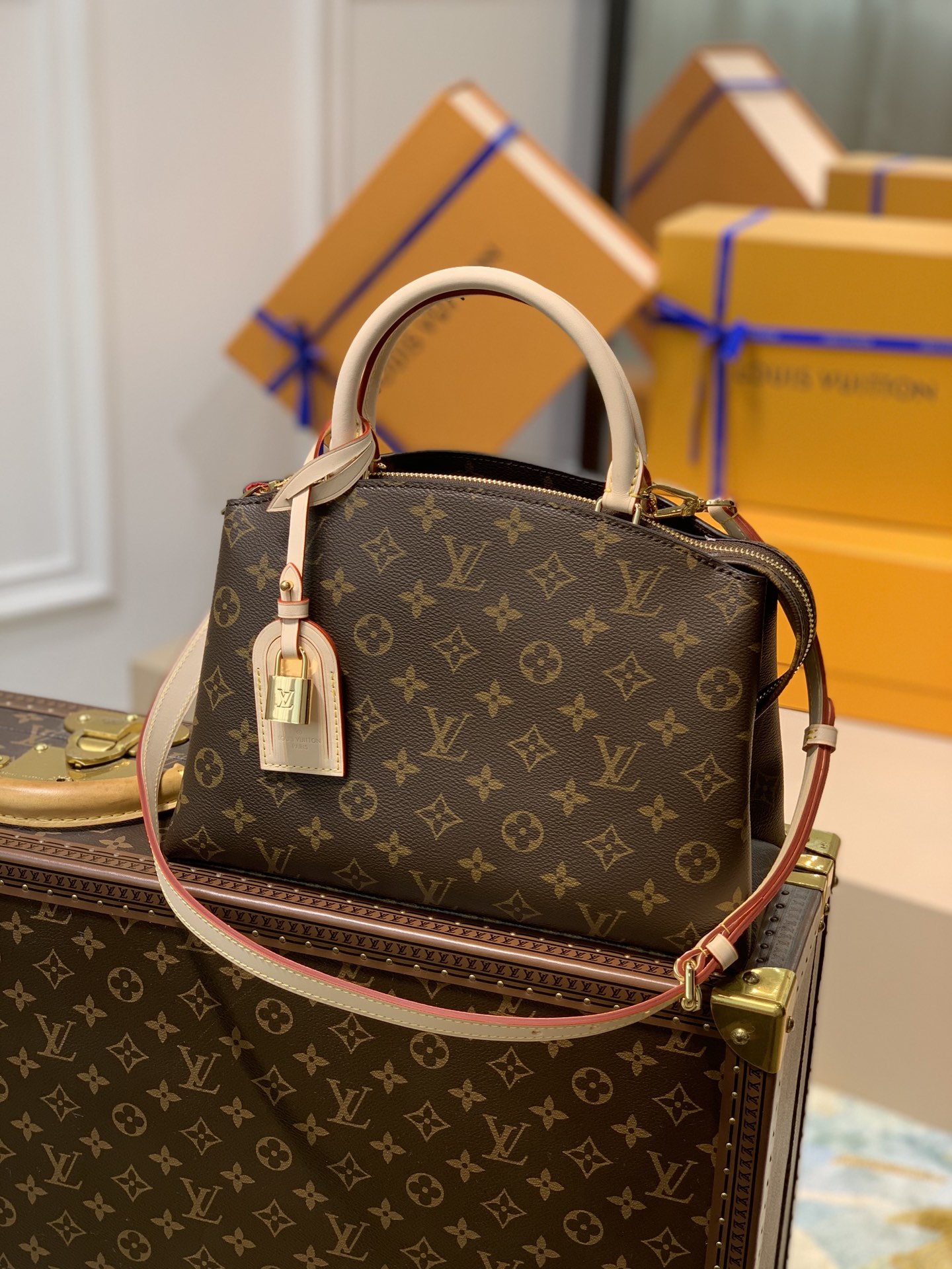Louis Vuitton Tote Bag – LVTB1061