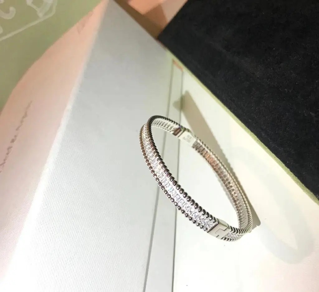 Van Cleef & Arpels Bracelet – JWWM1012
