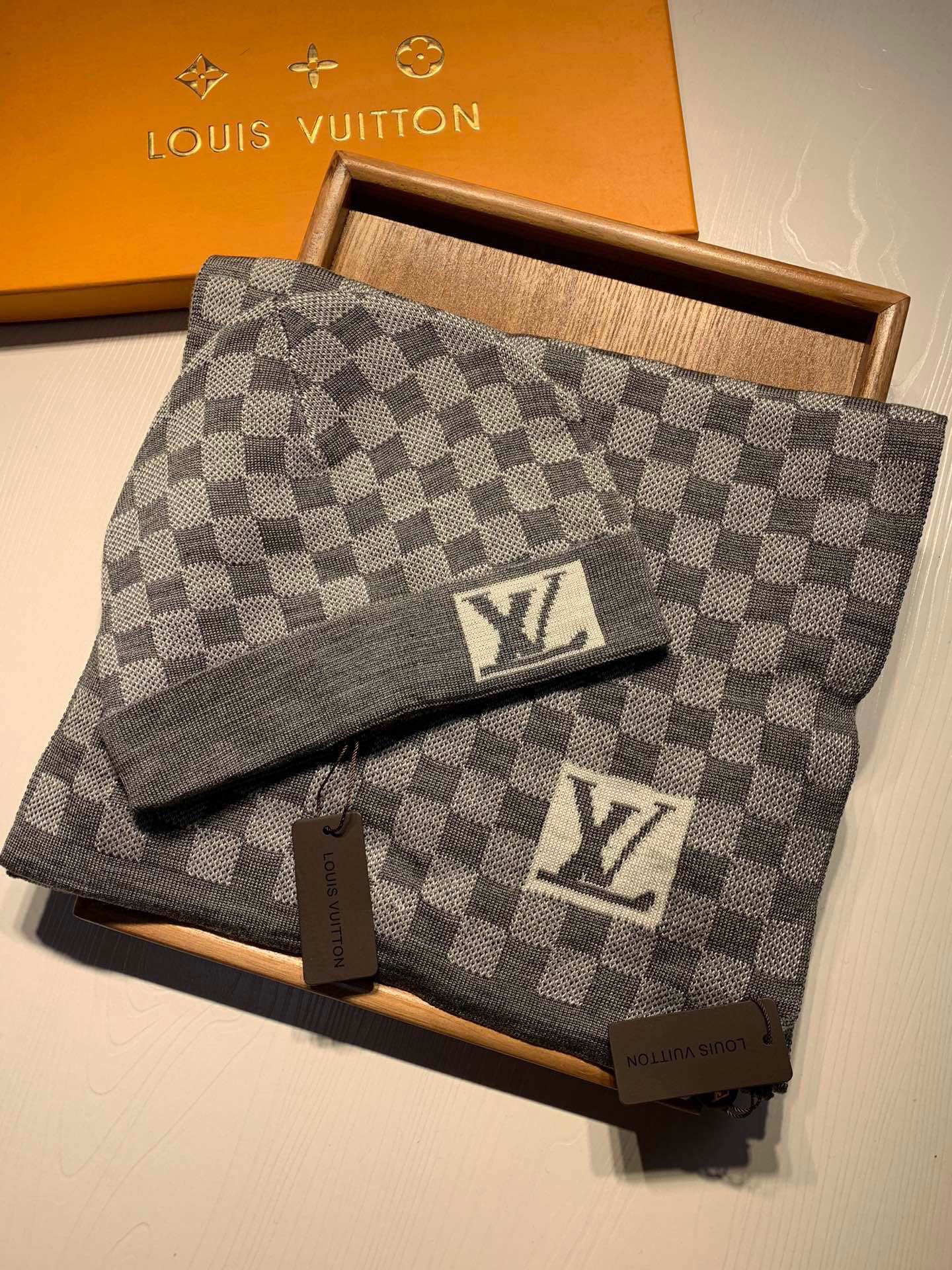 Louis Vuitton Scarf & Hat Set – SCHA1012