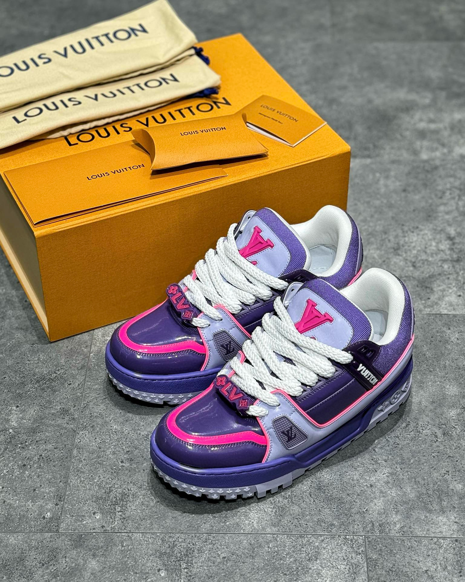 Louis Vuitton Sneaker – LSVT1334