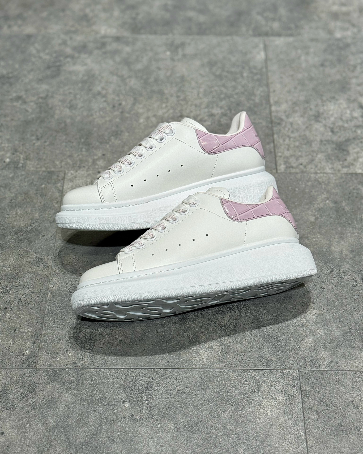 Alexander McQueen Sneaker – AMCQ1047