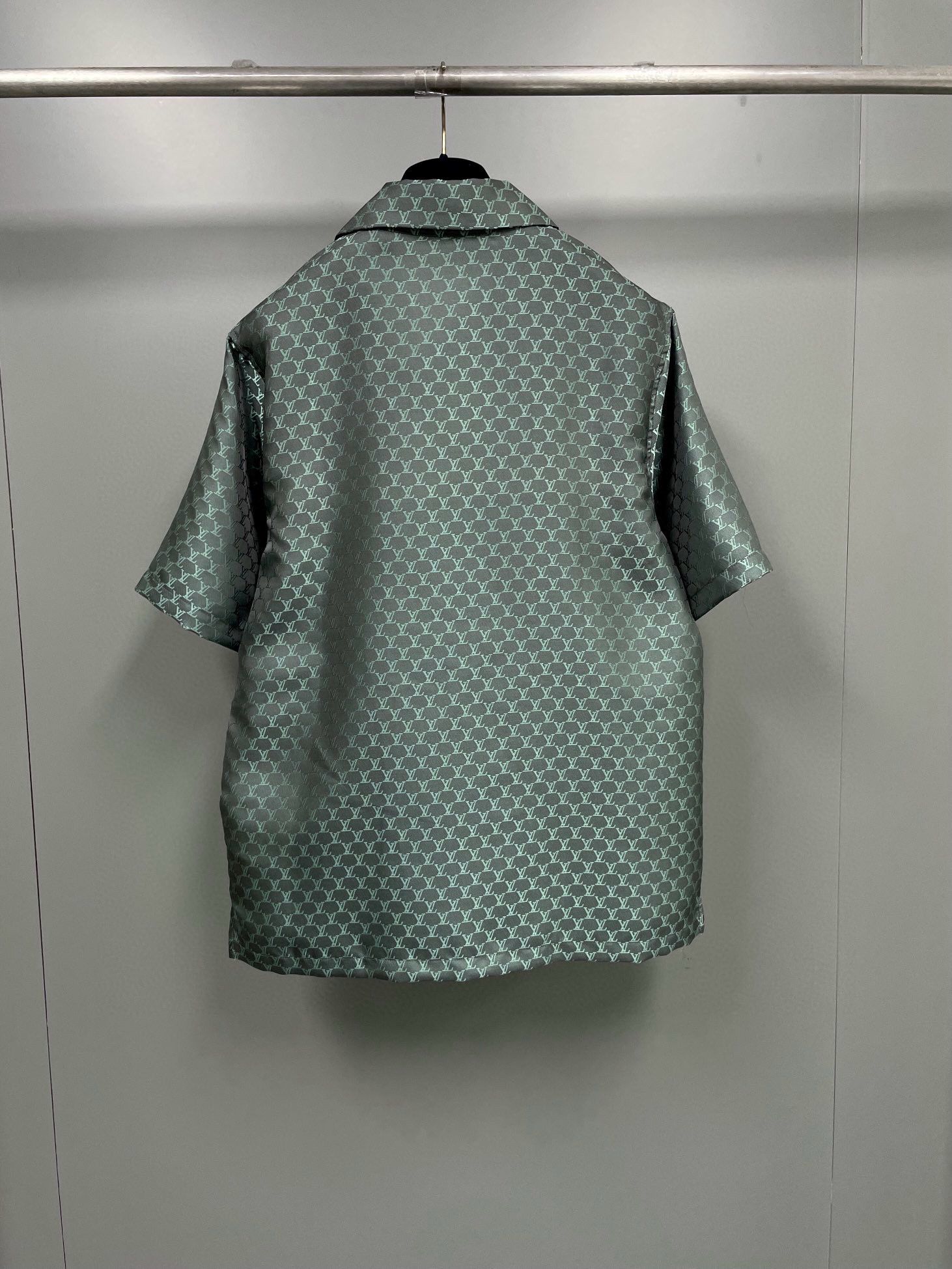 Louis Vuitton Shirt – TRJK1156