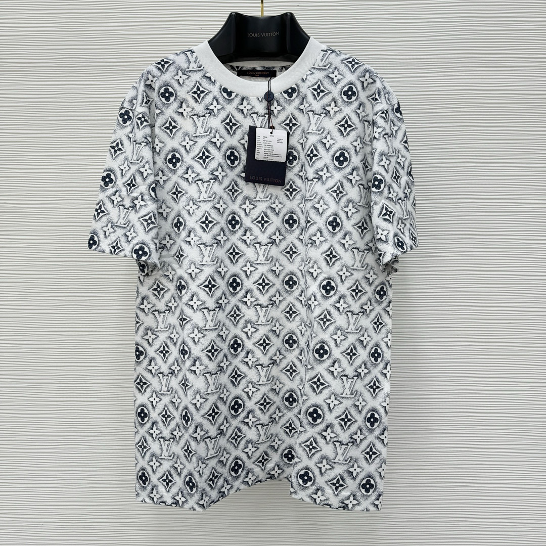 Louis Vuitton T-Shirt – TSHP2398