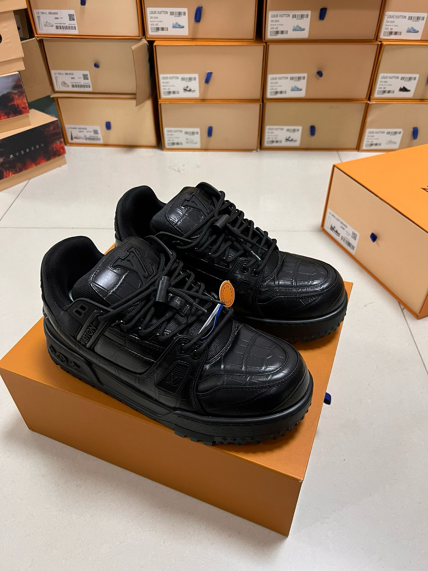 Louis Vuitton Sneaker – LSVT1414