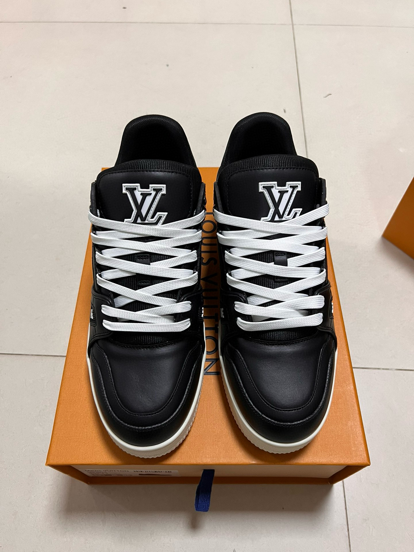 Louis Vuitton Sneaker – LSVT1428