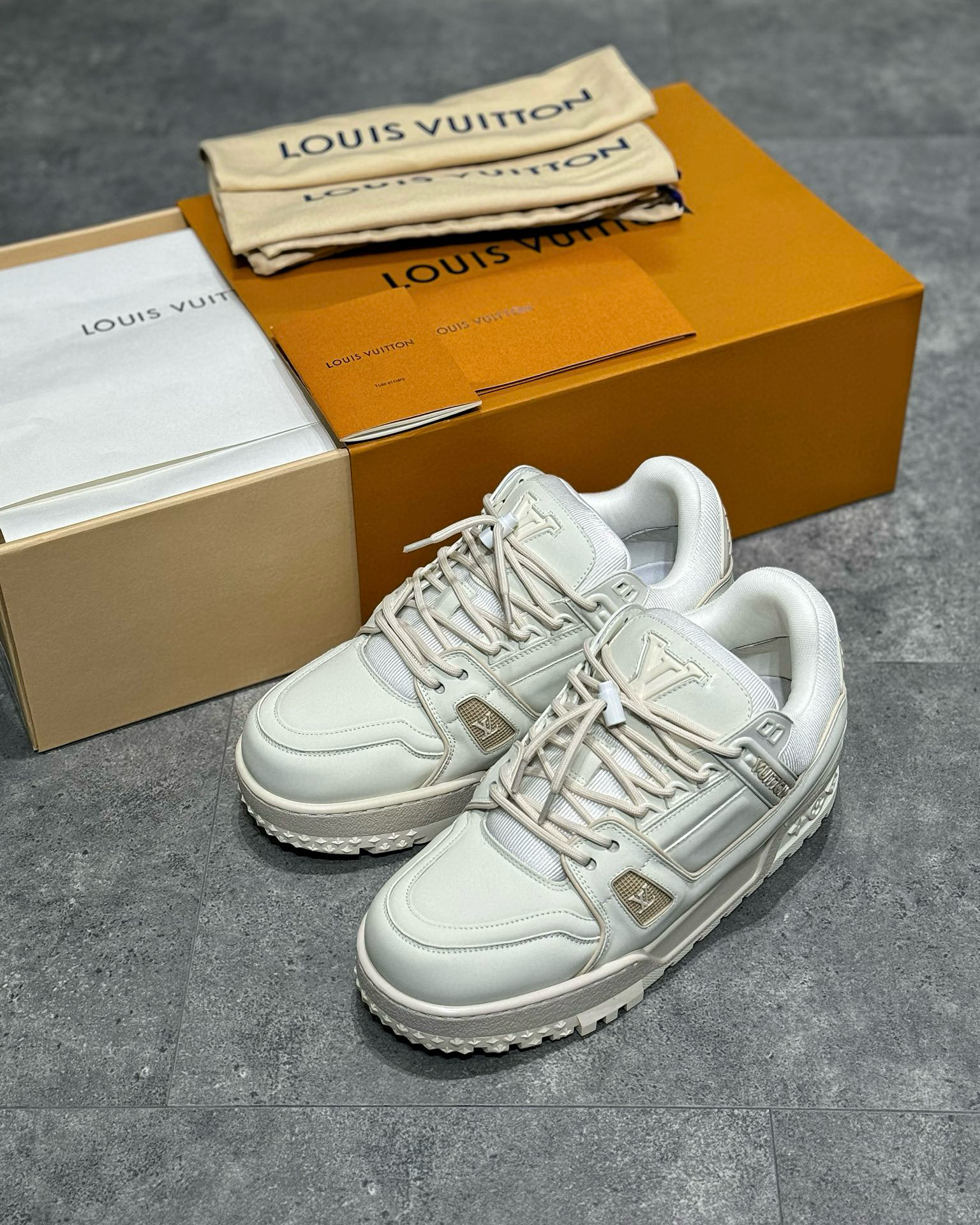 Louis Vuitton Sneaker – LSVT1329