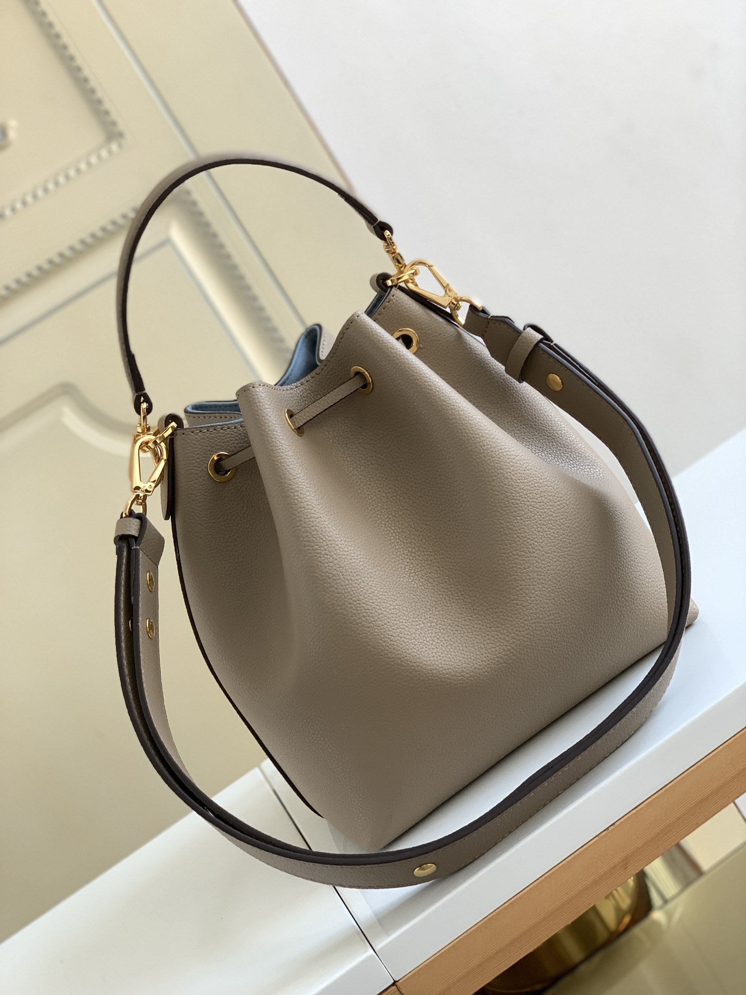 Louis Vuitton Shoulder Bag – LVSH1081