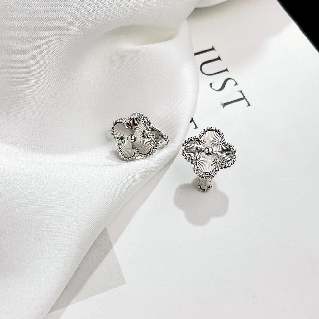 Van Cleef & Arpels Earrings – JWWM1043