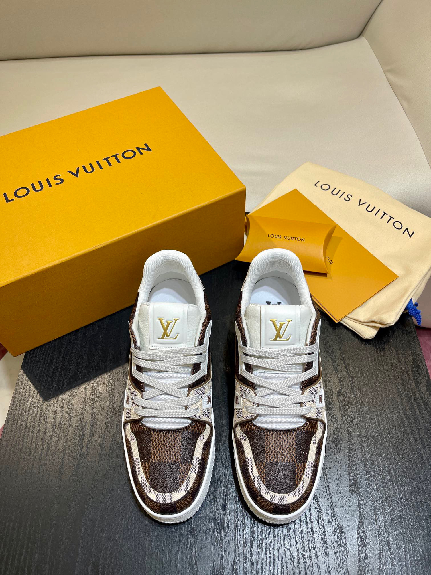 Louis Vuitton Sneaker – LSVT1228