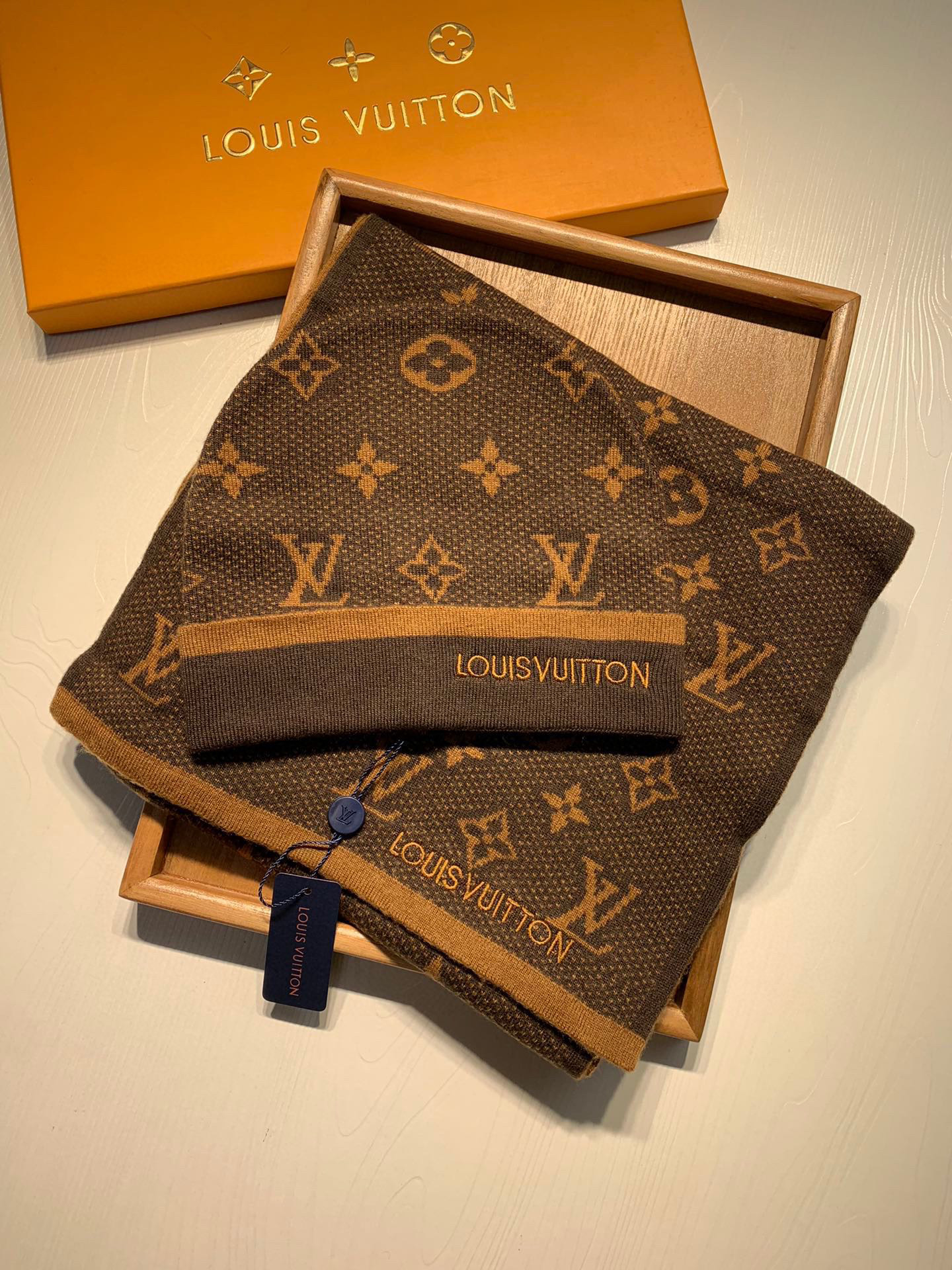 Louis Vuitton Scarf & Hat Set – SCHA1014